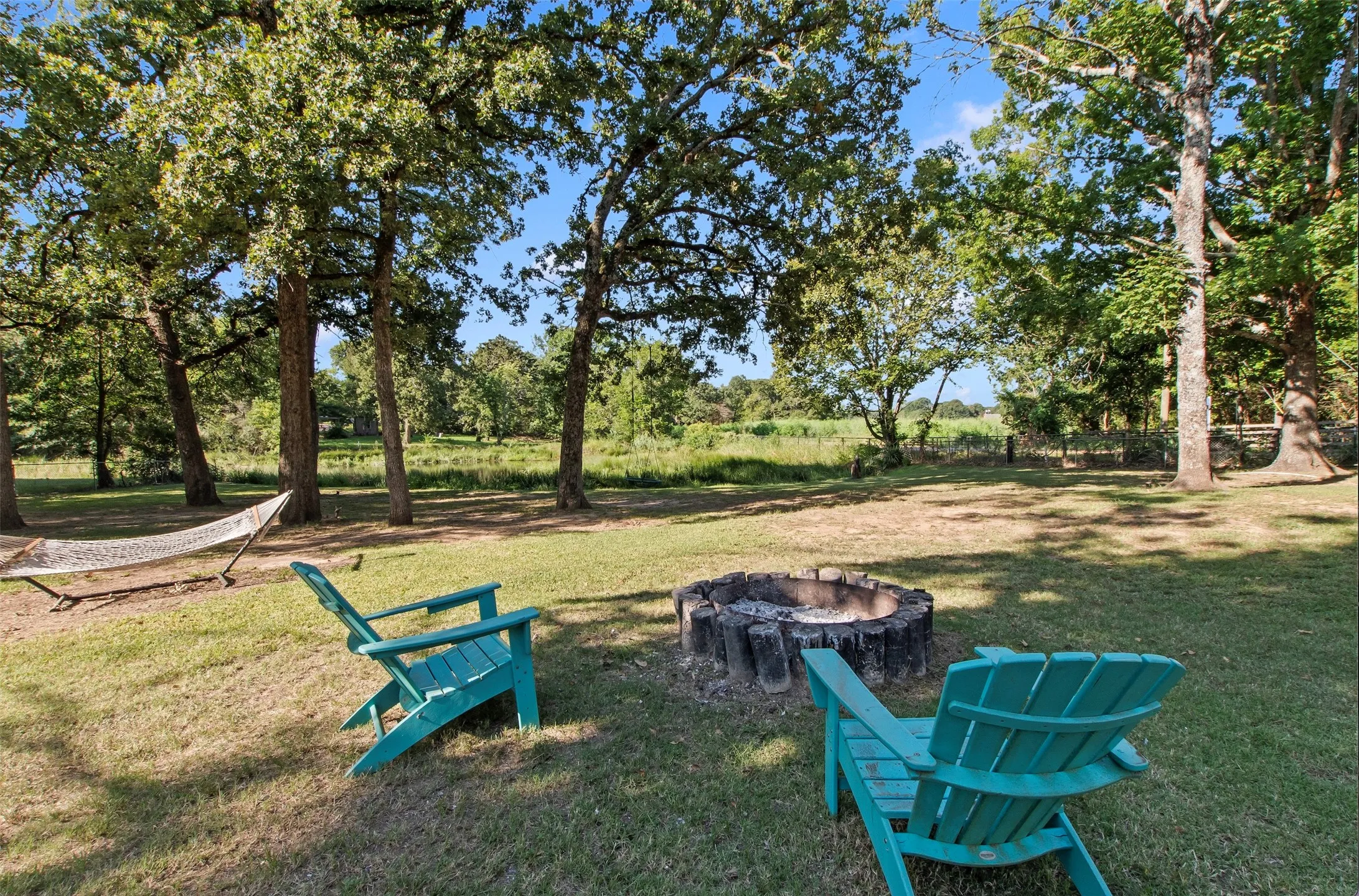 Single Family Residence For Sale in Henderson County , 335 Running Brook Road, Mabank, Texas 75156, 3 Bedroom, 2 Bathroom, Garage spaces, 1,280 Sqft, built in 1988, mls#21344991, Real Estate Agent in Mabank, Homes For Sale in Henderson county, Homes For Sale in Mabank, Realtor in Mabank Texas, Real Estate Brokerage Independent Realty Texas, Luminita Cordes Realtor