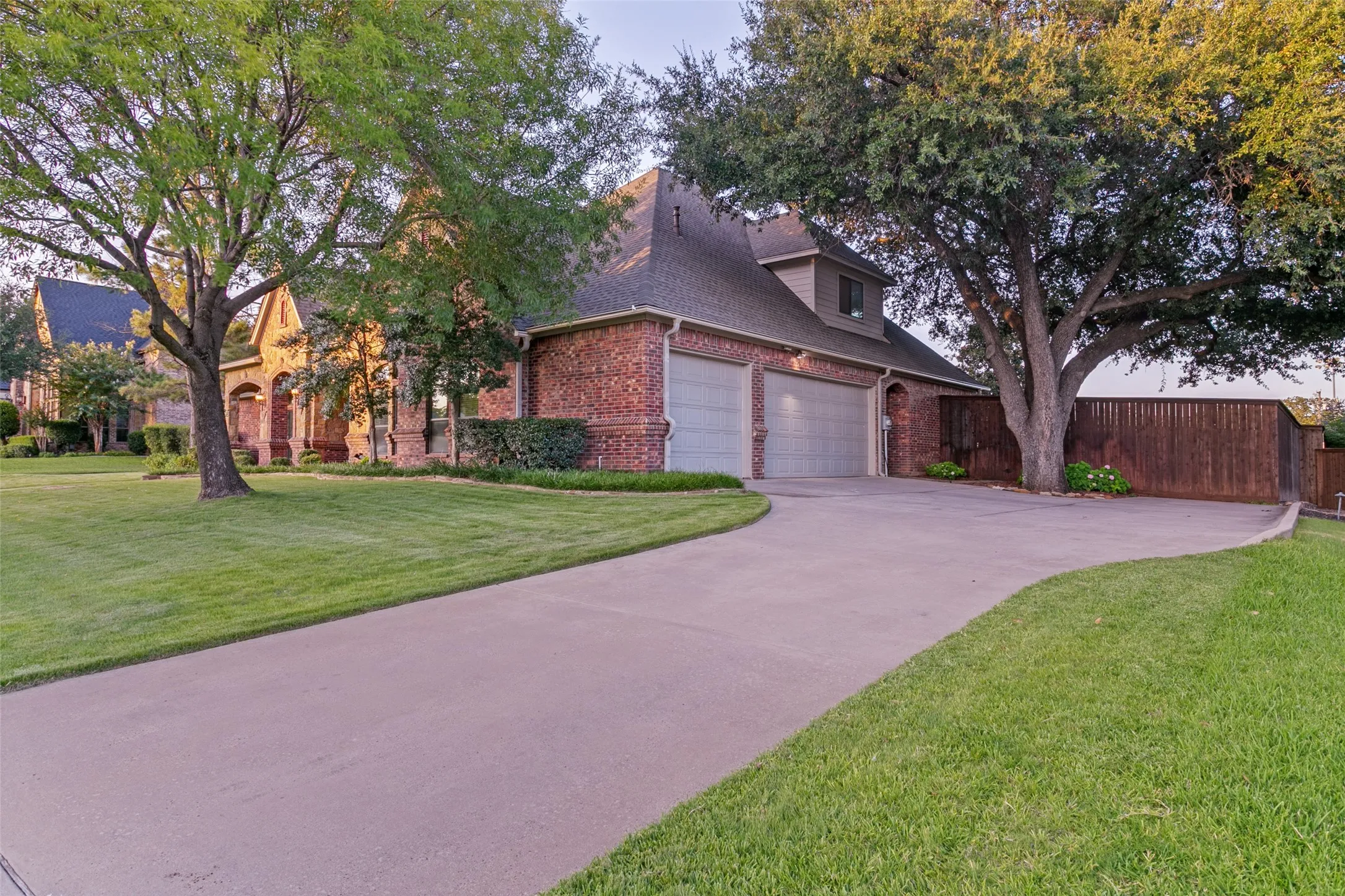 Single Family Residence For Sale in Tarrant County , 5605 Reatta Place, Colleyville, Texas 76034, 4 Bedroom, 4 Bathroom, 3 Garage spaces, 4,199 Sqft, built in 2007, mls#21347214, Real Estate Agent in Colleyville, Homes For Sale in Tarrant county, Homes For Sale in Colleyville, Realtor in Colleyville Texas, Real Estate Brokerage Independent Realty Texas, Luminita Cordes Realtor