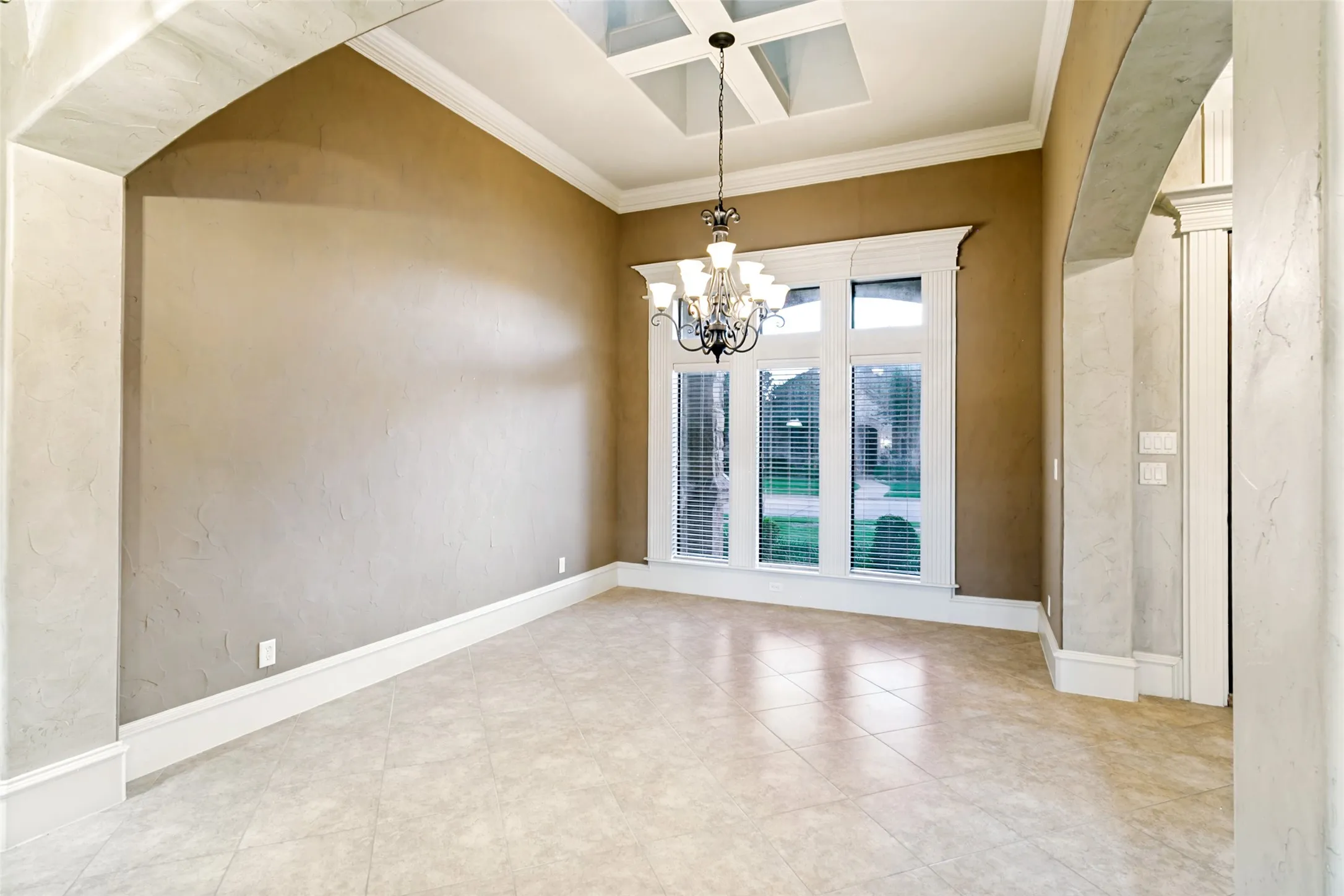 Single Family Residence For Sale in Tarrant County , 5605 Reatta Place, Colleyville, Texas 76034, 4 Bedroom, 4 Bathroom, 3 Garage spaces, 4,199 Sqft, built in 2007, mls#21347214, Real Estate Agent in Colleyville, Homes For Sale in Tarrant county, Homes For Sale in Colleyville, Realtor in Colleyville Texas, Real Estate Brokerage Independent Realty Texas, Luminita Cordes Realtor