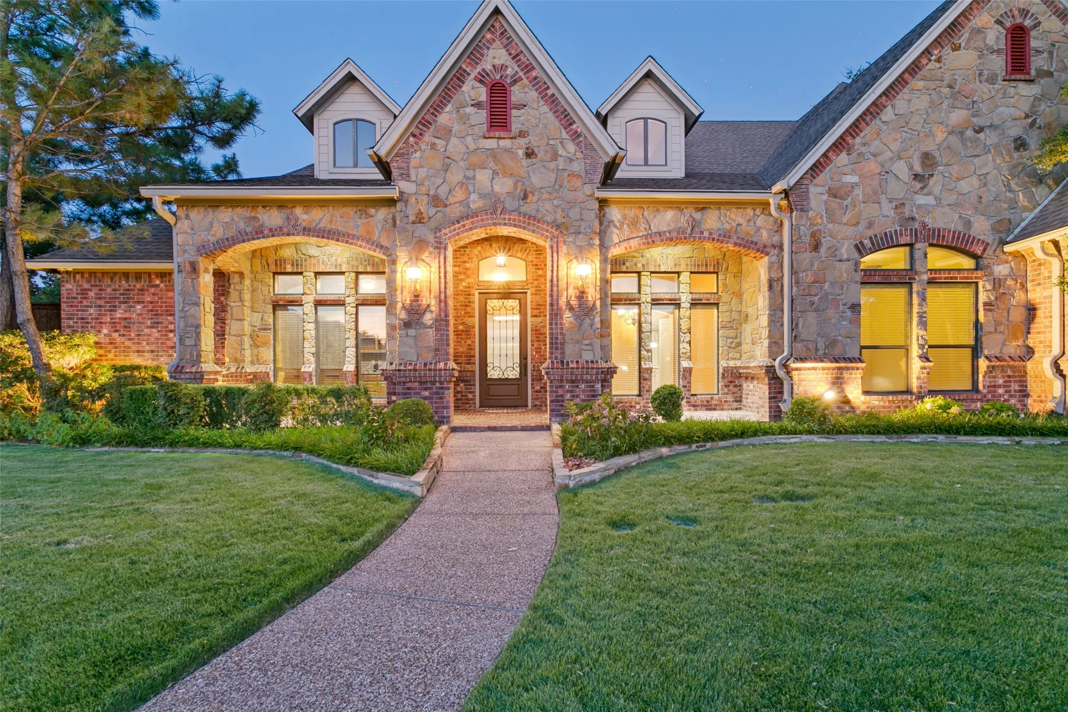 Single Family Residence For Sale in Tarrant County , 5605 Reatta Place, Colleyville, Texas 76034, 4 Bedroom, 4 Bathroom, 3 Garage spaces, 4,199 Sqft, built in 2007, mls#21347214, Real Estate Agent in Colleyville, Homes For Sale in Tarrant county, Homes For Sale in Colleyville, Realtor in Colleyville Texas, Real Estate Brokerage Independent Realty Texas, Luminita Cordes Realtor