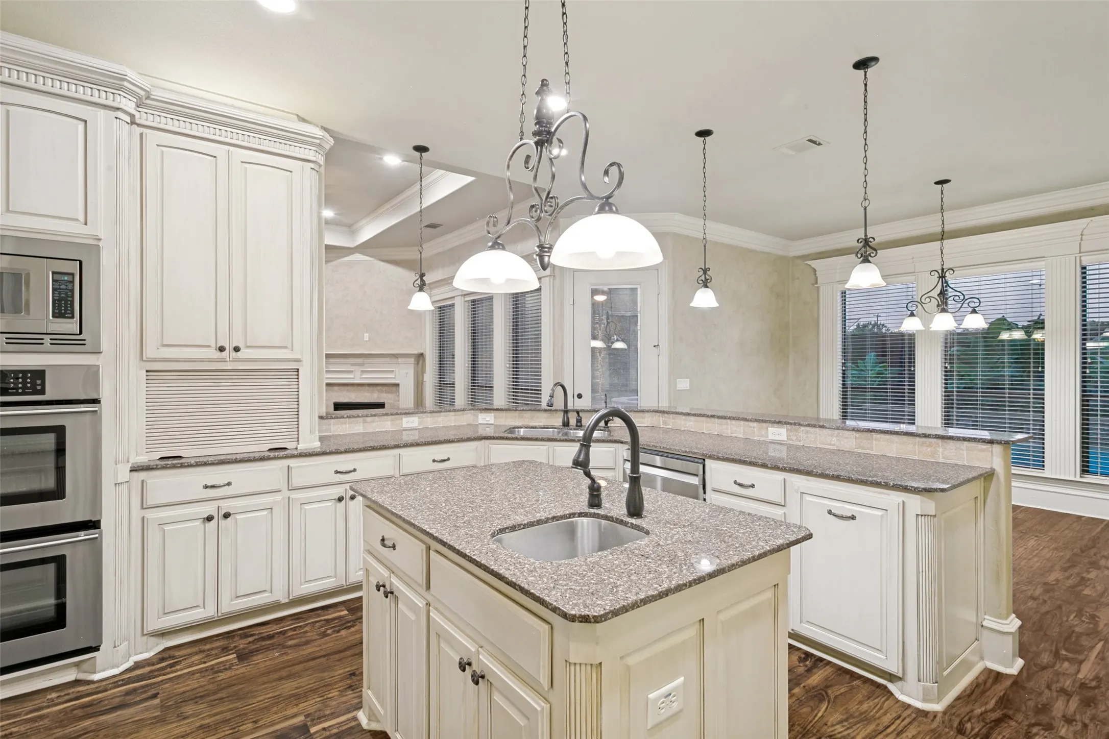 Single Family Residence For Sale in Tarrant County , 5605 Reatta Place, Colleyville, Texas 76034, 4 Bedroom, 4 Bathroom, 3 Garage spaces, 4,199 Sqft, built in 2007, mls#21347214, Real Estate Agent in Colleyville, Homes For Sale in Tarrant county, Homes For Sale in Colleyville, Realtor in Colleyville Texas, Real Estate Brokerage Independent Realty Texas, Luminita Cordes Realtor