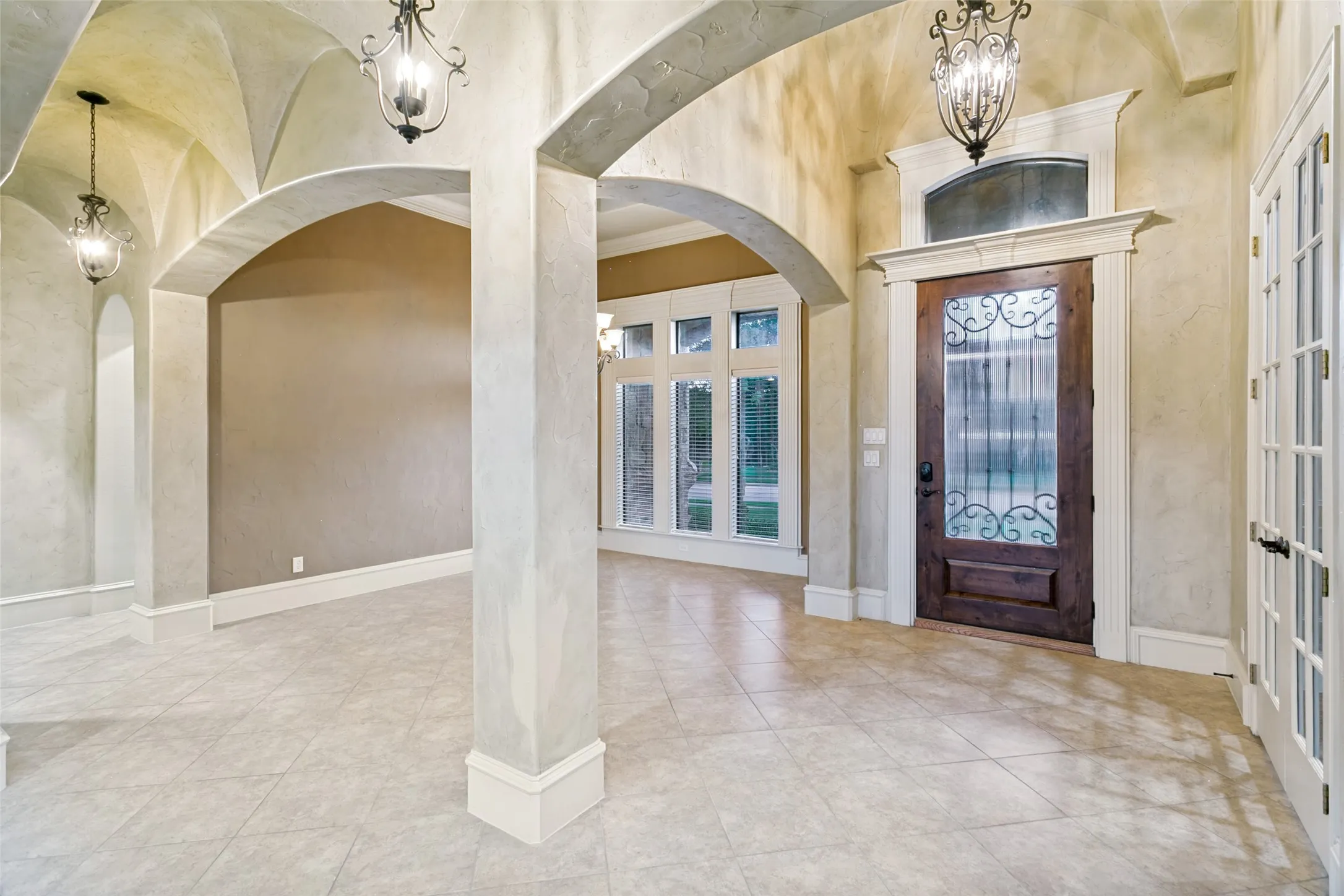 Single Family Residence For Sale in Tarrant County , 5605 Reatta Place, Colleyville, Texas 76034, 4 Bedroom, 4 Bathroom, 3 Garage spaces, 4,199 Sqft, built in 2007, mls#21347214, Real Estate Agent in Colleyville, Homes For Sale in Tarrant county, Homes For Sale in Colleyville, Realtor in Colleyville Texas, Real Estate Brokerage Independent Realty Texas, Luminita Cordes Realtor