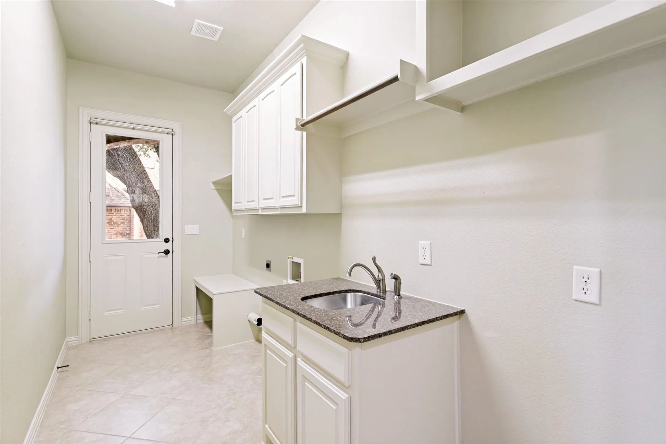 Single Family Residence For Sale in Tarrant County , 5605 Reatta Place, Colleyville, Texas 76034, 4 Bedroom, 4 Bathroom, 3 Garage spaces, 4,199 Sqft, built in 2007, mls#21347214, Real Estate Agent in Colleyville, Homes For Sale in Tarrant county, Homes For Sale in Colleyville, Realtor in Colleyville Texas, Real Estate Brokerage Independent Realty Texas, Luminita Cordes Realtor