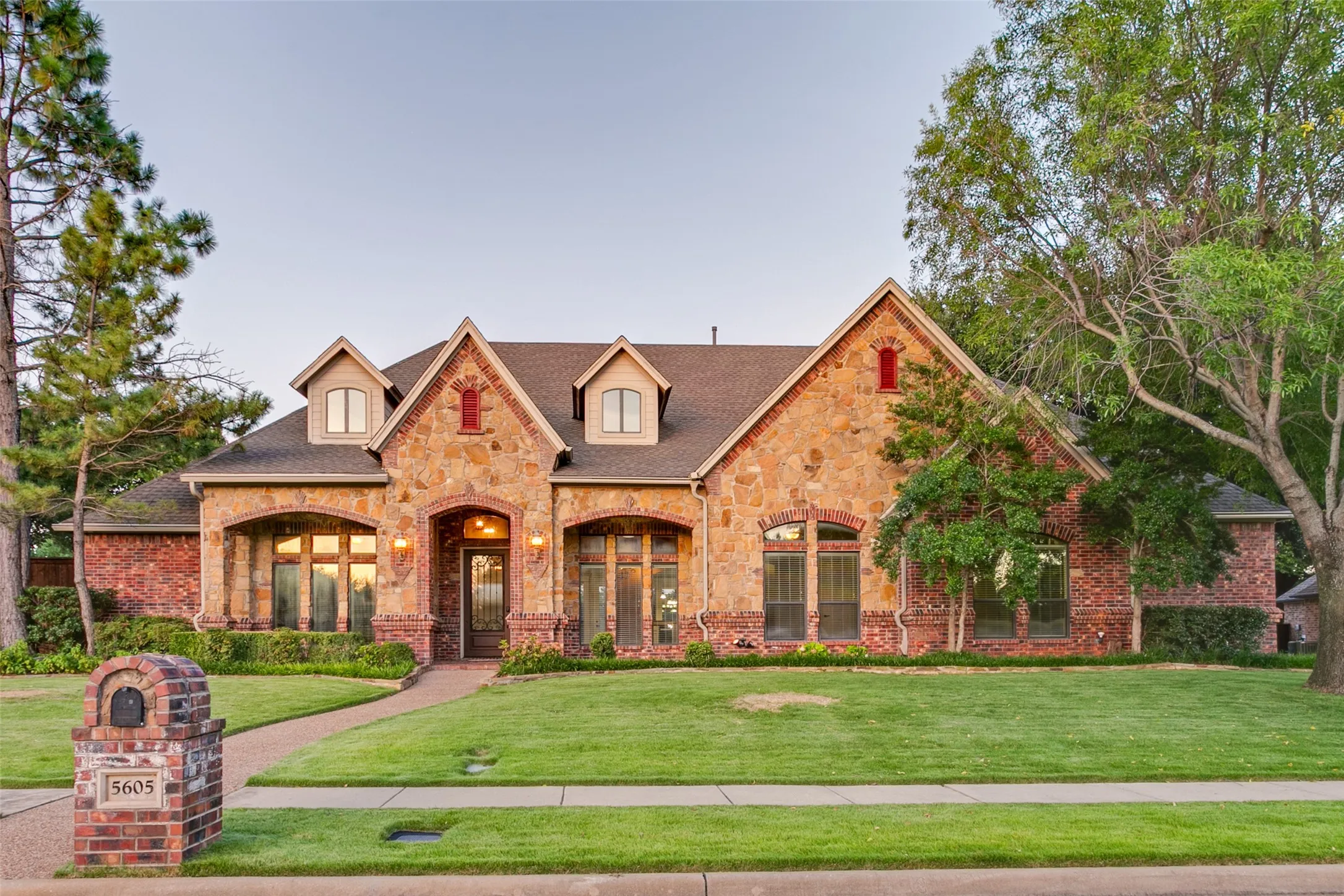 Single Family Residence For Sale in Tarrant County , 5605 Reatta Place, Colleyville, Texas 76034, 4 Bedroom, 4 Bathroom, 3 Garage spaces, 4,199 Sqft, built in 2007, mls#21347214, Real Estate Agent in Colleyville, Homes For Sale in Tarrant county, Homes For Sale in Colleyville, Realtor in Colleyville Texas, Real Estate Brokerage Independent Realty Texas, Luminita Cordes Realtor