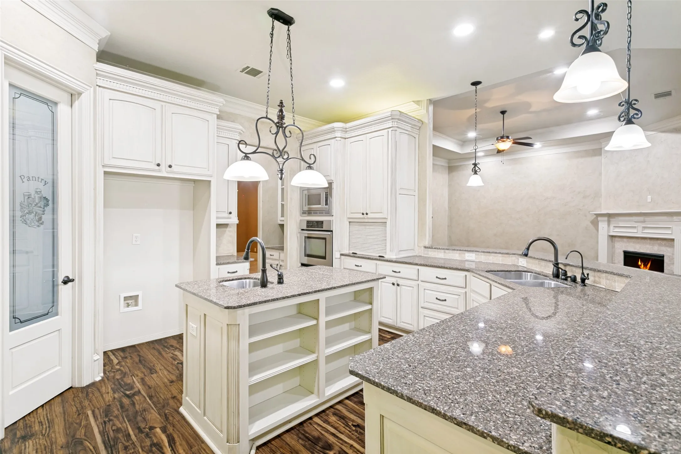 Single Family Residence For Sale in Tarrant County , 5605 Reatta Place, Colleyville, Texas 76034, 4 Bedroom, 4 Bathroom, 3 Garage spaces, 4,199 Sqft, built in 2007, mls#21347214, Real Estate Agent in Colleyville, Homes For Sale in Tarrant county, Homes For Sale in Colleyville, Realtor in Colleyville Texas, Real Estate Brokerage Independent Realty Texas, Luminita Cordes Realtor