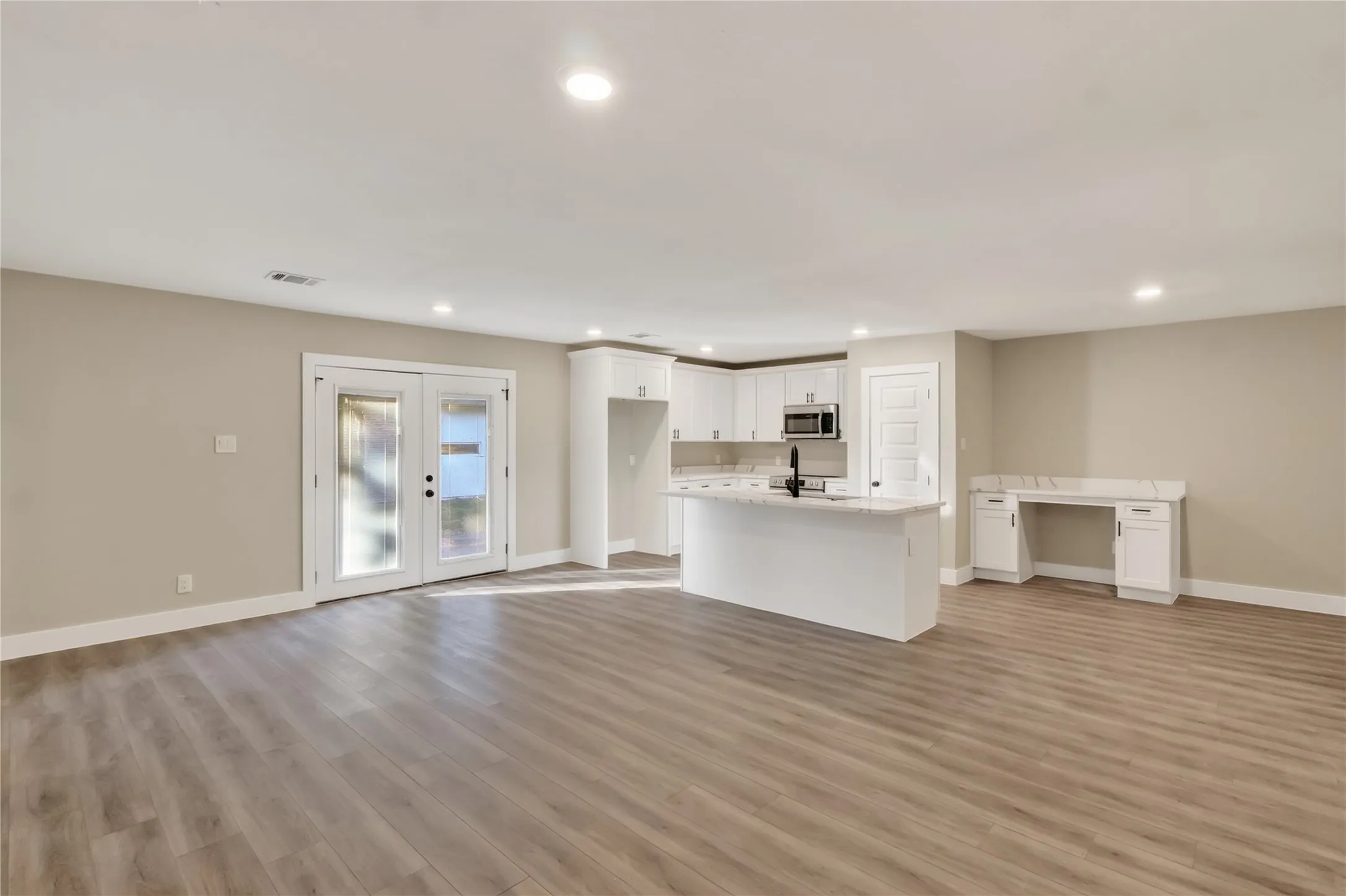 Single Family Residence For Rent in Kaufman County , 209 W 9th Street, Kemp, Texas 75143, 5 Bedroom, 3 Bathroom, 2 Garage spaces, 2,728 Sqft, built in 1969, mls#21347623, Real Estate Agent in Kemp, Homes For Rent in Kaufman county, Homes For Rent in Kemp, Realtor in Kemp Texas, Real Estate Brokerage Independent Realty Texas, Luminita Cordes Realtor