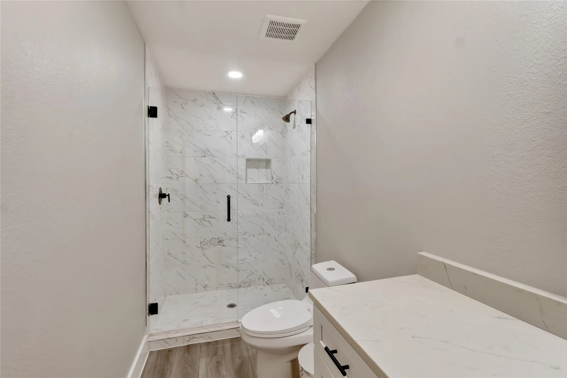 Single Family Residence For Rent in Kaufman County , 209 W 9th Street, Kemp, Texas 75143, 5 Bedroom, 3 Bathroom, 2 Garage spaces, 2,728 Sqft, built in 1969, mls#21347623, Real Estate Agent in Kemp, Homes For Rent in Kaufman county, Homes For Rent in Kemp, Realtor in Kemp Texas, Real Estate Brokerage Independent Realty Texas, Luminita Cordes Realtor
