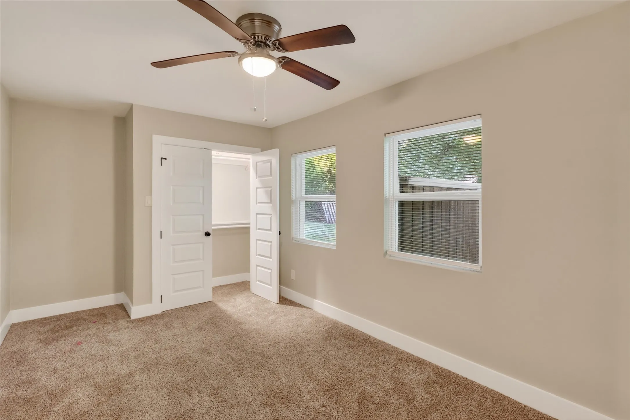 Single Family Residence For Rent in Kaufman County , 209 W 9th Street, Kemp, Texas 75143, 5 Bedroom, 3 Bathroom, 2 Garage spaces, 2,728 Sqft, built in 1969, mls#21347623, Real Estate Agent in Kemp, Homes For Rent in Kaufman county, Homes For Rent in Kemp, Realtor in Kemp Texas, Real Estate Brokerage Independent Realty Texas, Luminita Cordes Realtor