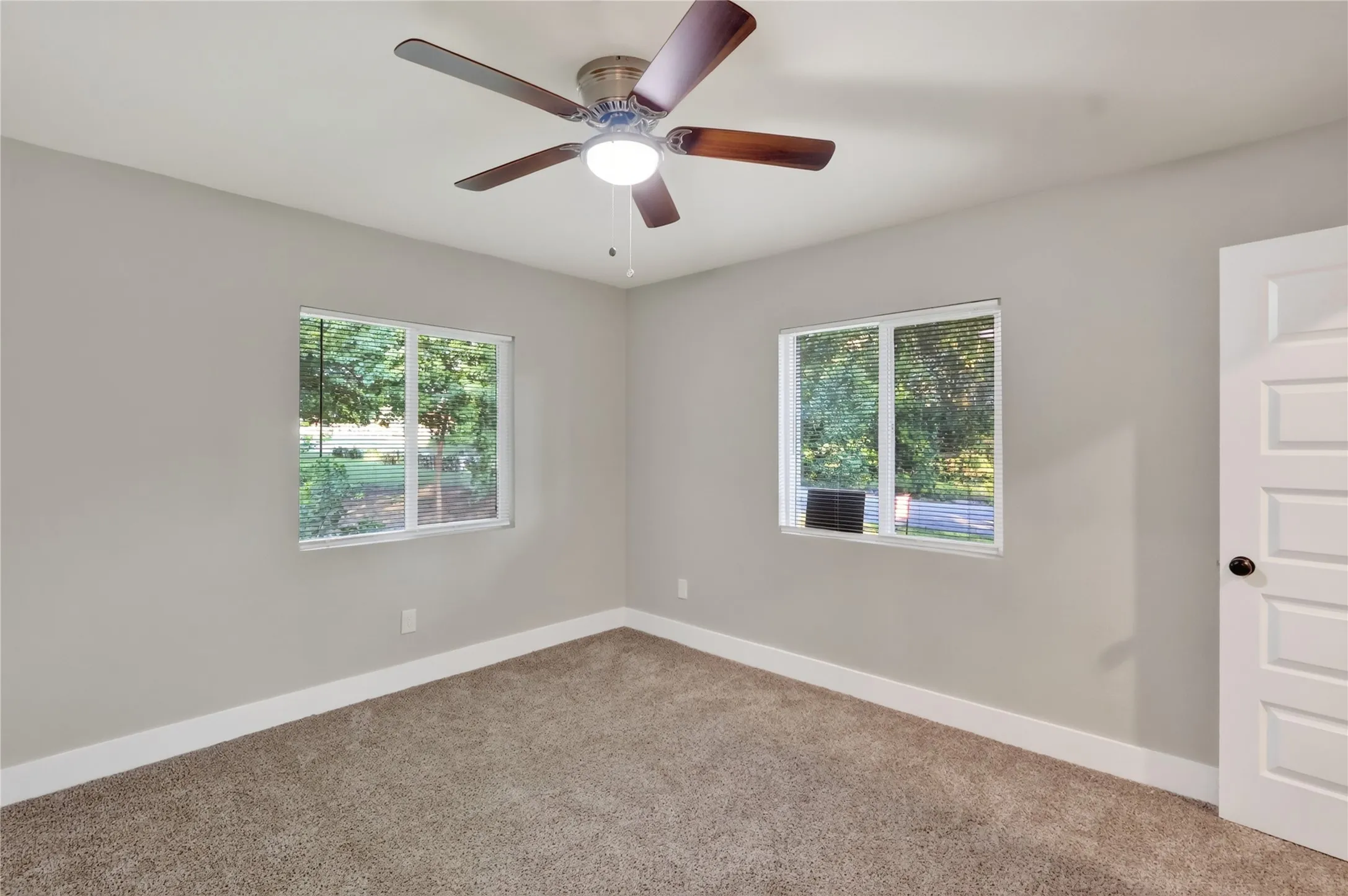Single Family Residence For Rent in Kaufman County , 209 W 9th Street, Kemp, Texas 75143, 5 Bedroom, 3 Bathroom, 2 Garage spaces, 2,728 Sqft, built in 1969, mls#21347623, Real Estate Agent in Kemp, Homes For Rent in Kaufman county, Homes For Rent in Kemp, Realtor in Kemp Texas, Real Estate Brokerage Independent Realty Texas, Luminita Cordes Realtor