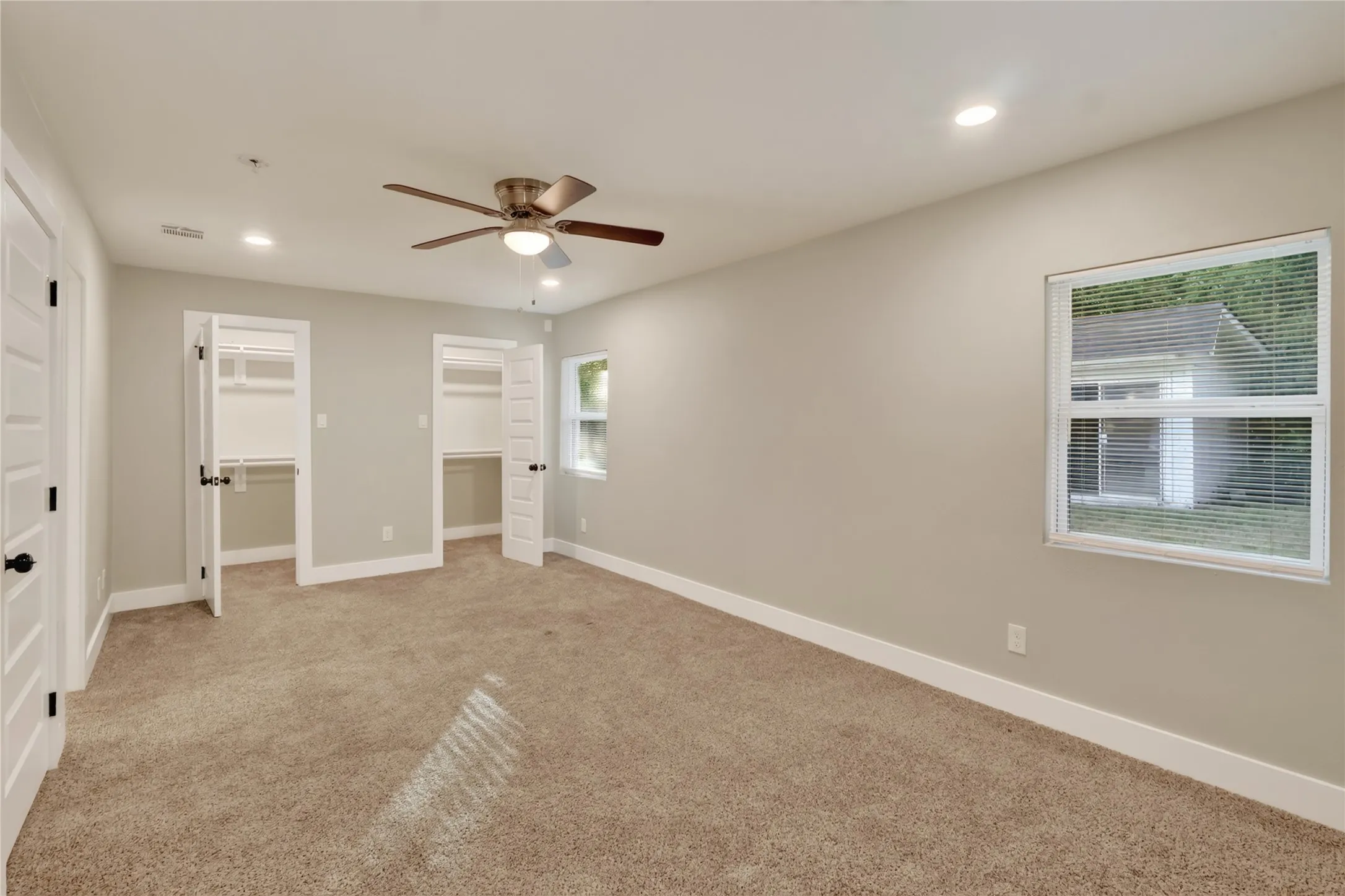 Single Family Residence For Rent in Kaufman County , 209 W 9th Street, Kemp, Texas 75143, 5 Bedroom, 3 Bathroom, 2 Garage spaces, 2,728 Sqft, built in 1969, mls#21347623, Real Estate Agent in Kemp, Homes For Rent in Kaufman county, Homes For Rent in Kemp, Realtor in Kemp Texas, Real Estate Brokerage Independent Realty Texas, Luminita Cordes Realtor