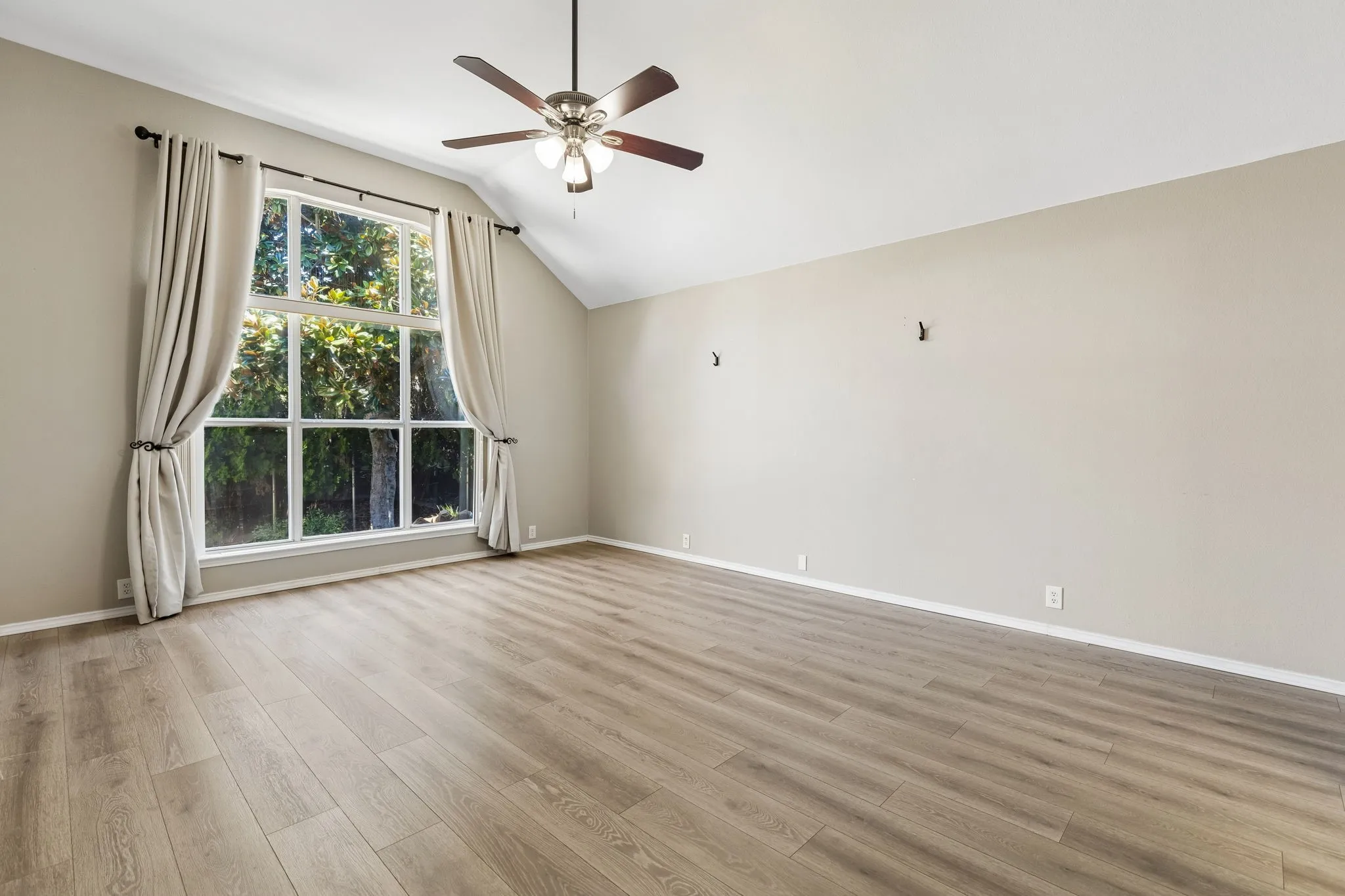 Single Family Residence For Rent in Collin County , 3313 Heatherbrook Drive, Plano, Texas 75074, 4 Bedroom, 2 Bathroom, 2 Garage spaces, 2,543 Sqft, built in 1999, mls#21345880, Real Estate Agent in Plano, Homes For Rent in Collin county, Homes For Rent in Plano, Realtor in Plano Texas, Real Estate Brokerage Independent Realty Texas, Luminita Cordes Realtor