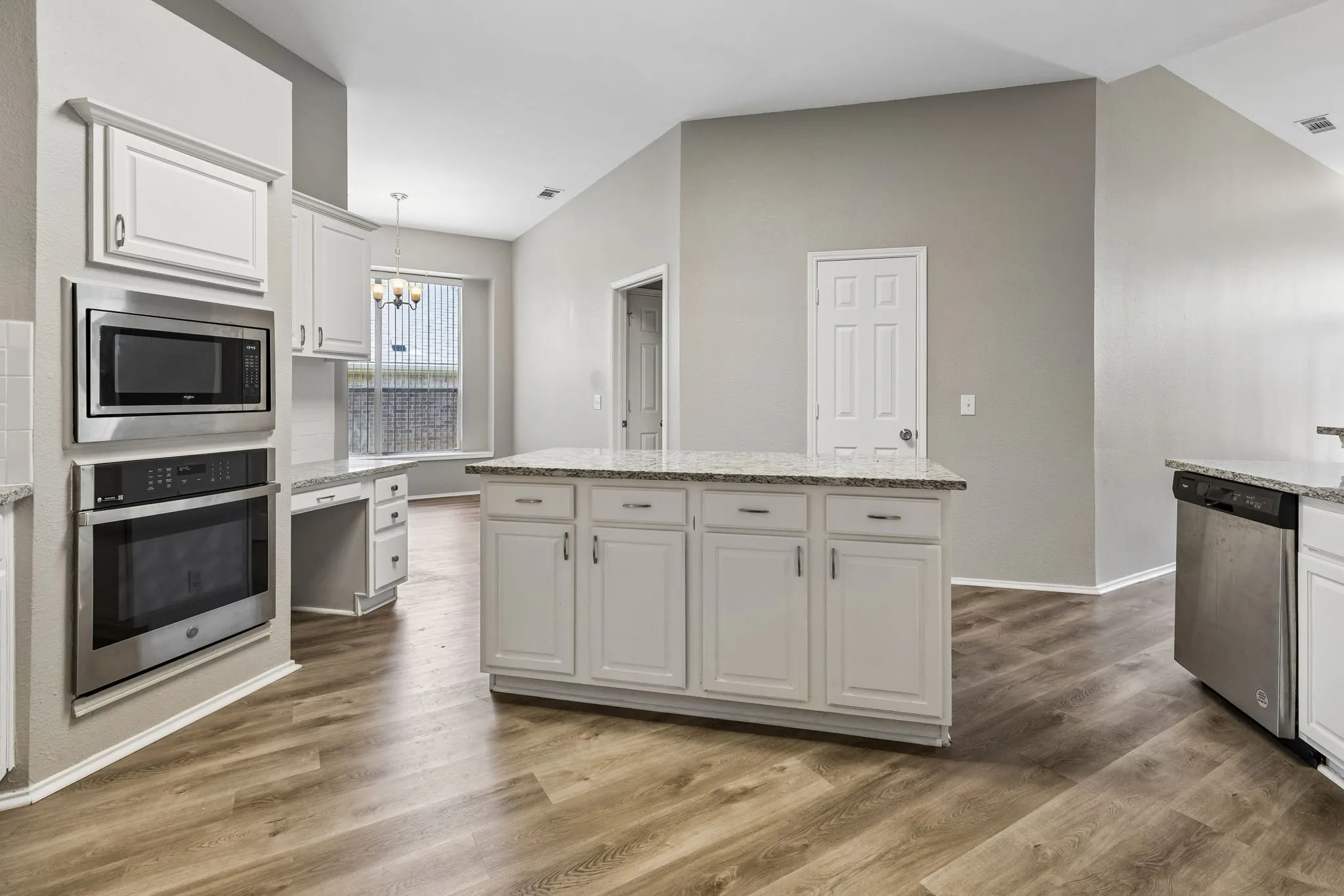 Single Family Residence For Rent in Collin County , 3313 Heatherbrook Drive, Plano, Texas 75074, 4 Bedroom, 2 Bathroom, 2 Garage spaces, 2,543 Sqft, built in 1999, mls#21345880, Real Estate Agent in Plano, Homes For Rent in Collin county, Homes For Rent in Plano, Realtor in Plano Texas, Real Estate Brokerage Independent Realty Texas, Luminita Cordes Realtor