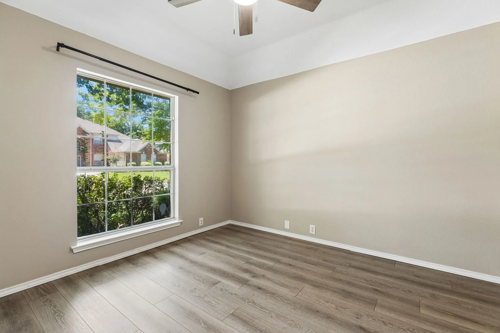 Single Family Residence For Rent in Collin County , 3313 Heatherbrook Drive, Plano, Texas 75074, 4 Bedroom, 2 Bathroom, 2 Garage spaces, 2,543 Sqft, built in 1999, mls#21345880, Real Estate Agent in Plano, Homes For Rent in Collin county, Homes For Rent in Plano, Realtor in Plano Texas, Real Estate Brokerage Independent Realty Texas, Luminita Cordes Realtor