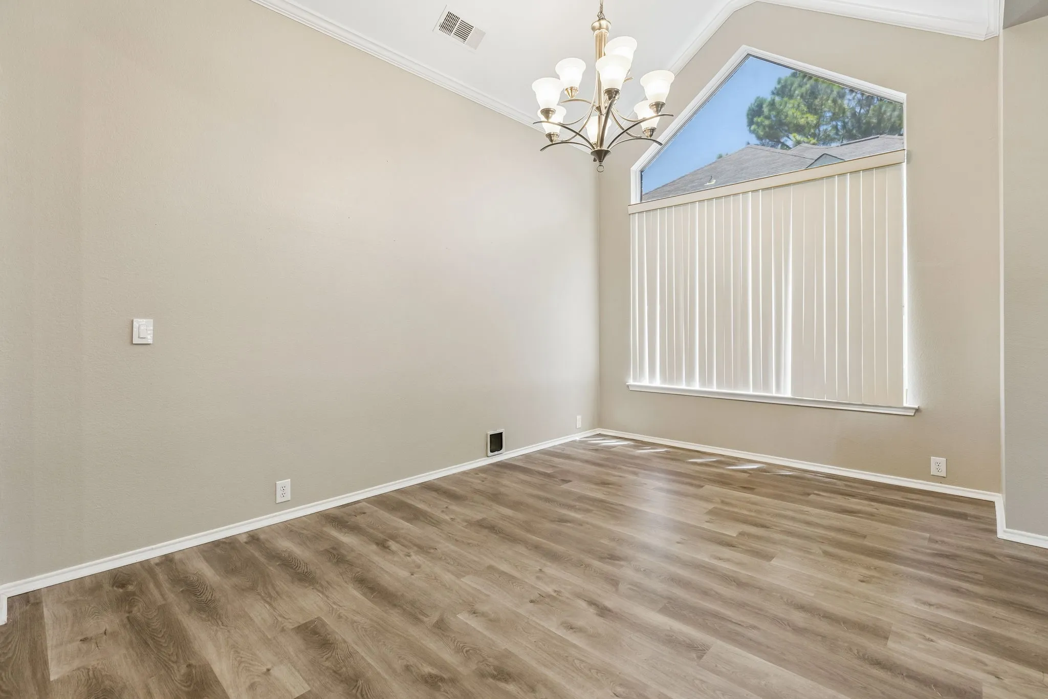 Single Family Residence For Rent in Collin County , 3313 Heatherbrook Drive, Plano, Texas 75074, 4 Bedroom, 2 Bathroom, 2 Garage spaces, 2,543 Sqft, built in 1999, mls#21345880, Real Estate Agent in Plano, Homes For Rent in Collin county, Homes For Rent in Plano, Realtor in Plano Texas, Real Estate Brokerage Independent Realty Texas, Luminita Cordes Realtor