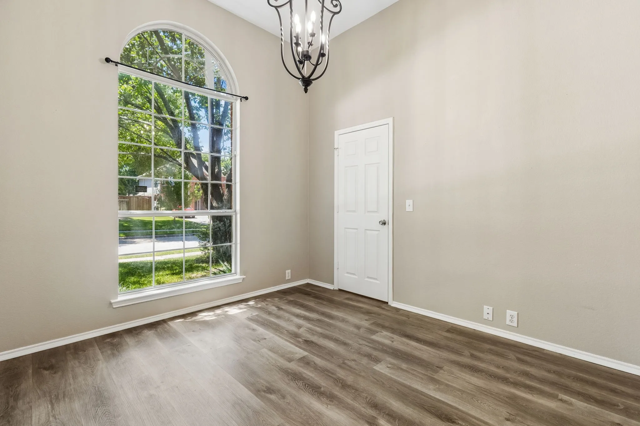 Single Family Residence For Rent in Collin County , 3313 Heatherbrook Drive, Plano, Texas 75074, 4 Bedroom, 2 Bathroom, 2 Garage spaces, 2,543 Sqft, built in 1999, mls#21345880, Real Estate Agent in Plano, Homes For Rent in Collin county, Homes For Rent in Plano, Realtor in Plano Texas, Real Estate Brokerage Independent Realty Texas, Luminita Cordes Realtor