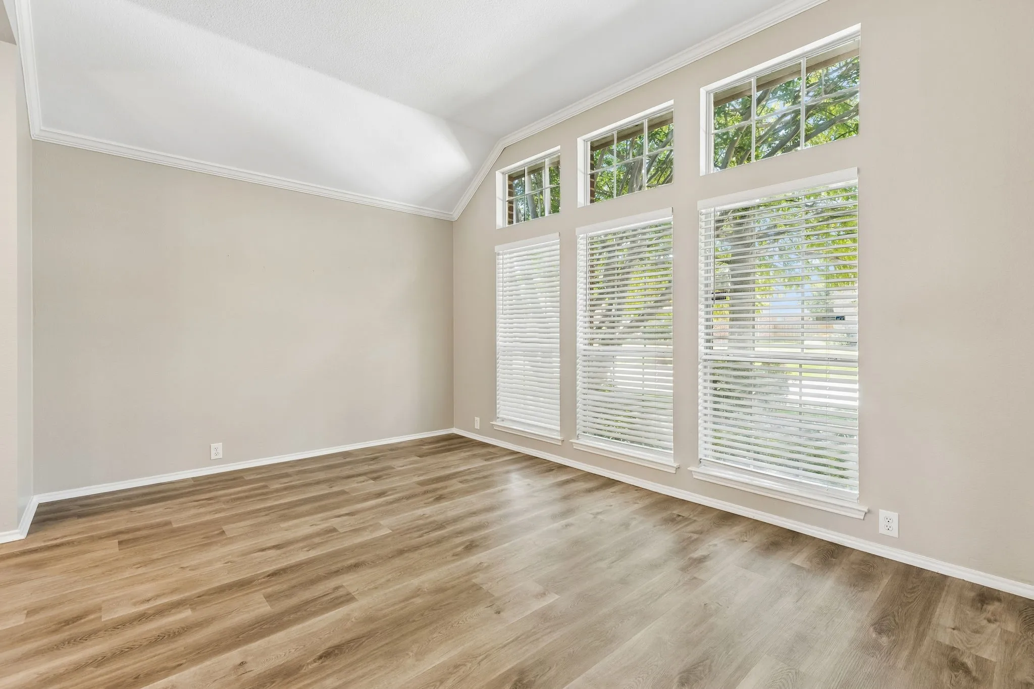 Single Family Residence For Rent in Collin County , 3313 Heatherbrook Drive, Plano, Texas 75074, 4 Bedroom, 2 Bathroom, 2 Garage spaces, 2,543 Sqft, built in 1999, mls#21345880, Real Estate Agent in Plano, Homes For Rent in Collin county, Homes For Rent in Plano, Realtor in Plano Texas, Real Estate Brokerage Independent Realty Texas, Luminita Cordes Realtor