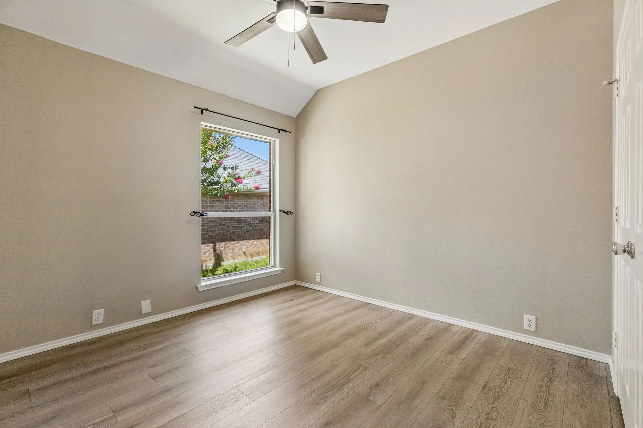 Single Family Residence For Rent in Collin County , 3313 Heatherbrook Drive, Plano, Texas 75074, 4 Bedroom, 2 Bathroom, 2 Garage spaces, 2,543 Sqft, built in 1999, mls#21345880, Real Estate Agent in Plano, Homes For Rent in Collin county, Homes For Rent in Plano, Realtor in Plano Texas, Real Estate Brokerage Independent Realty Texas, Luminita Cordes Realtor