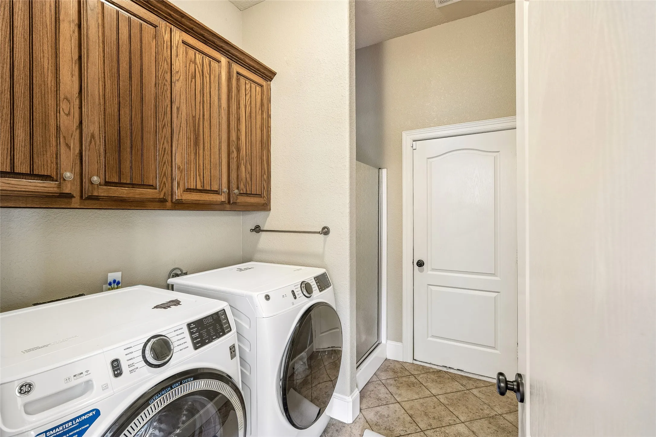 Single Family Residence For Sale in Ellis County , 1720 Ashington Place, Midlothian, Texas 76065, 4 Bedroom, 3 Bathroom, 2 Garage spaces, 2,442 Sqft, built in 2004, mls#21346763, Real Estate Agent in Midlothian, Homes For Sale in Ellis county, Homes For Sale in Midlothian, Realtor in Midlothian Texas, Real Estate Brokerage Independent Realty Texas, Luminita Cordes Realtor