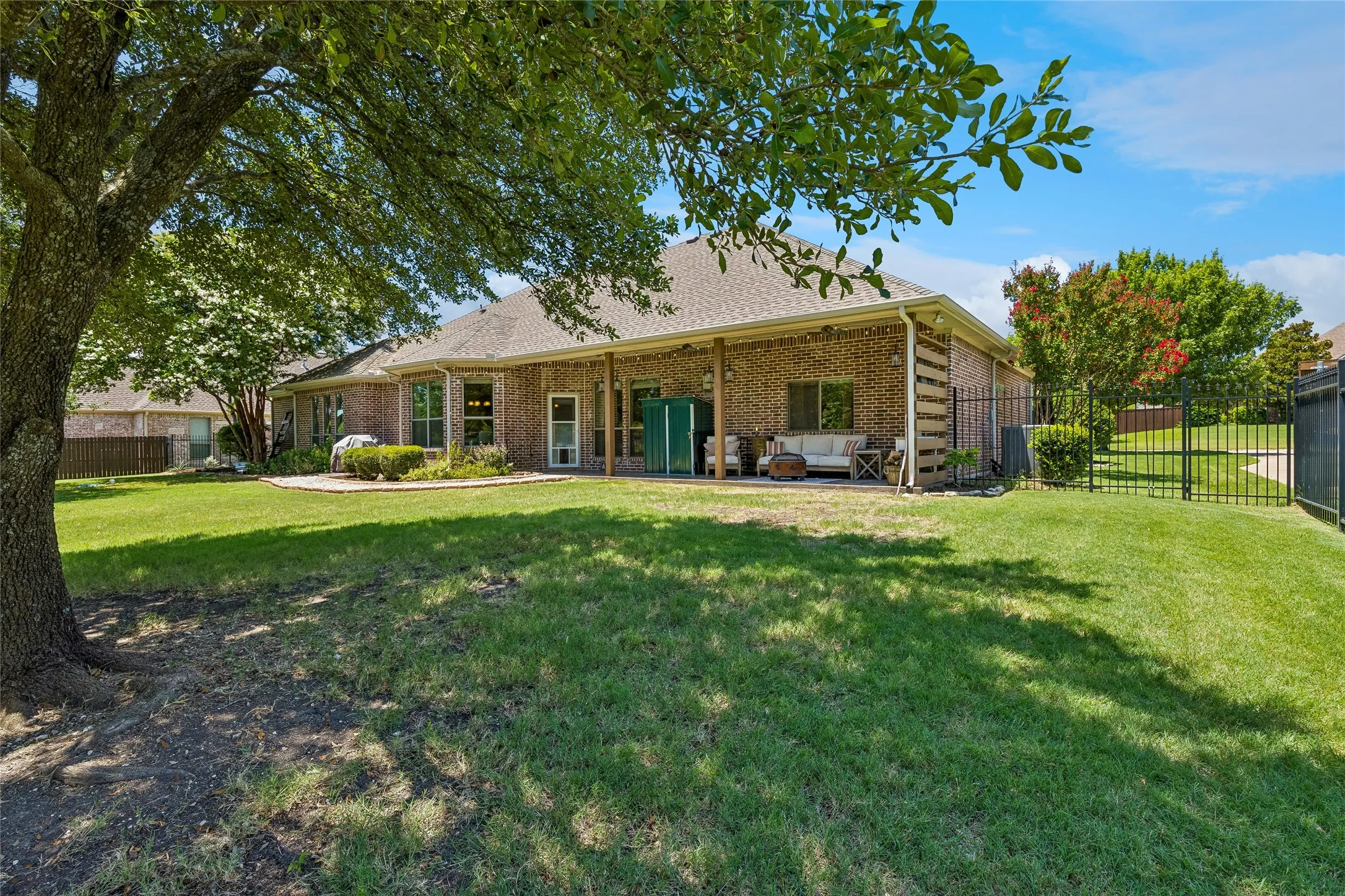 Single Family Residence For Sale in Ellis County , 1720 Ashington Place, Midlothian, Texas 76065, 4 Bedroom, 3 Bathroom, 2 Garage spaces, 2,442 Sqft, built in 2004, mls#21346763, Real Estate Agent in Midlothian, Homes For Sale in Ellis county, Homes For Sale in Midlothian, Realtor in Midlothian Texas, Real Estate Brokerage Independent Realty Texas, Luminita Cordes Realtor