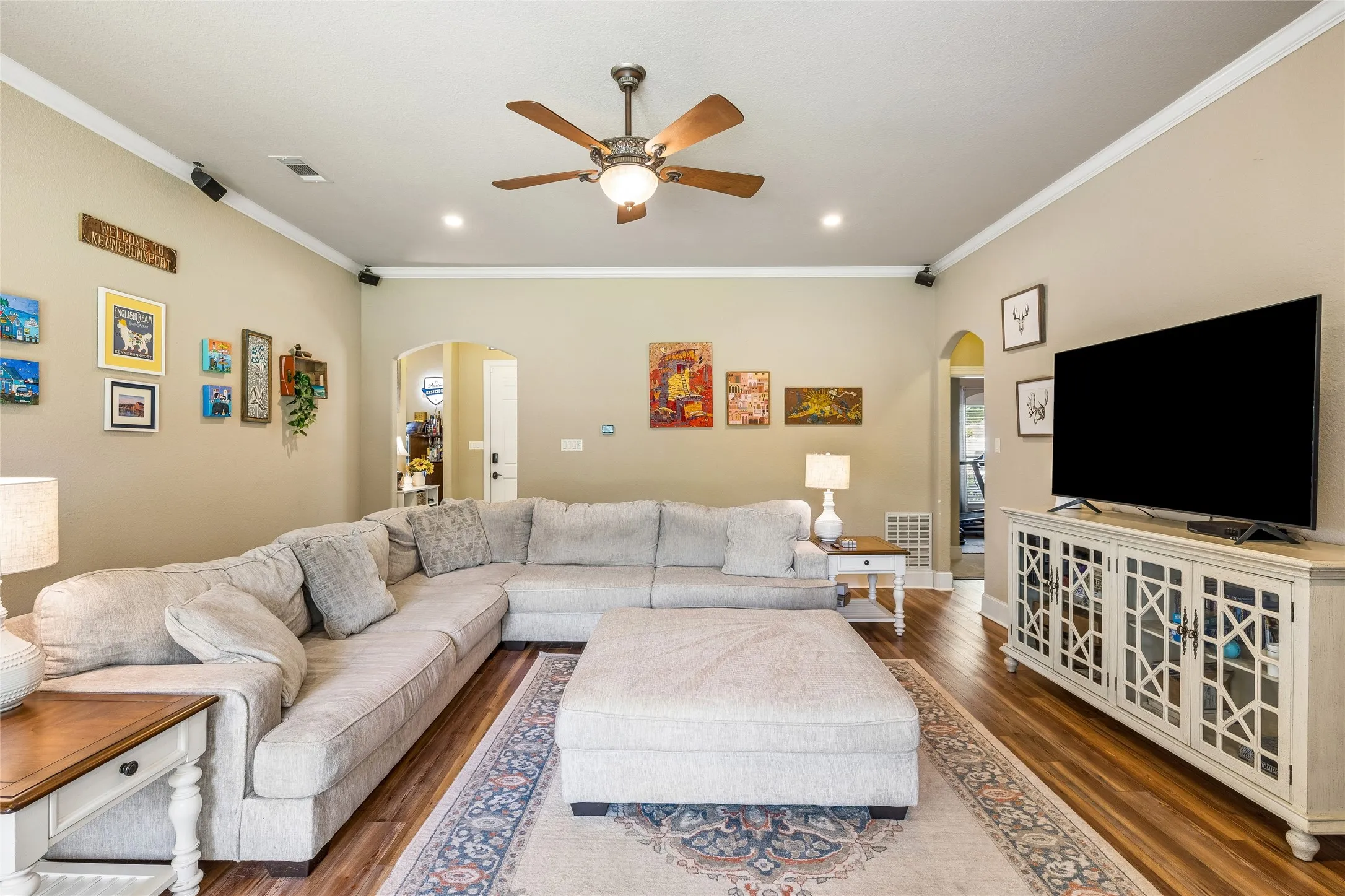 Single Family Residence For Sale in Ellis County , 1720 Ashington Place, Midlothian, Texas 76065, 4 Bedroom, 3 Bathroom, 2 Garage spaces, 2,442 Sqft, built in 2004, mls#21346763, Real Estate Agent in Midlothian, Homes For Sale in Ellis county, Homes For Sale in Midlothian, Realtor in Midlothian Texas, Real Estate Brokerage Independent Realty Texas, Luminita Cordes Realtor