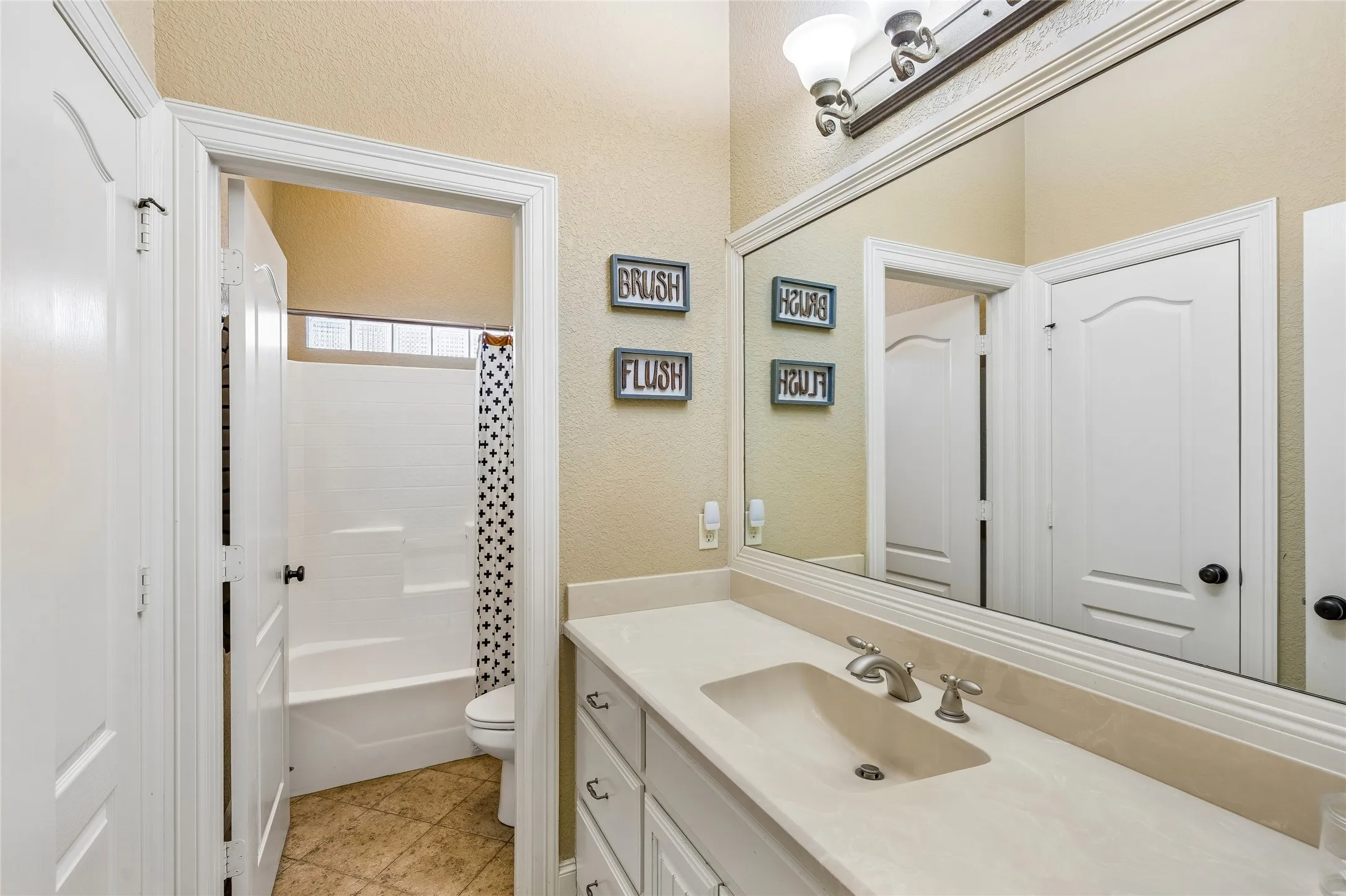 Single Family Residence For Sale in Ellis County , 1720 Ashington Place, Midlothian, Texas 76065, 4 Bedroom, 3 Bathroom, 2 Garage spaces, 2,442 Sqft, built in 2004, mls#21346763, Real Estate Agent in Midlothian, Homes For Sale in Ellis county, Homes For Sale in Midlothian, Realtor in Midlothian Texas, Real Estate Brokerage Independent Realty Texas, Luminita Cordes Realtor