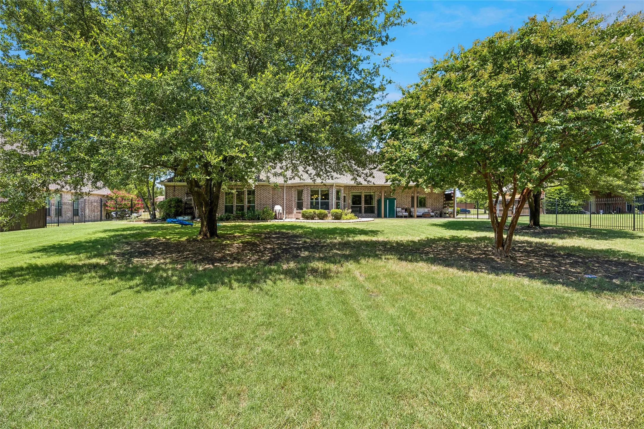 Single Family Residence For Sale in Ellis County , 1720 Ashington Place, Midlothian, Texas 76065, 4 Bedroom, 3 Bathroom, 2 Garage spaces, 2,442 Sqft, built in 2004, mls#21346763, Real Estate Agent in Midlothian, Homes For Sale in Ellis county, Homes For Sale in Midlothian, Realtor in Midlothian Texas, Real Estate Brokerage Independent Realty Texas, Luminita Cordes Realtor