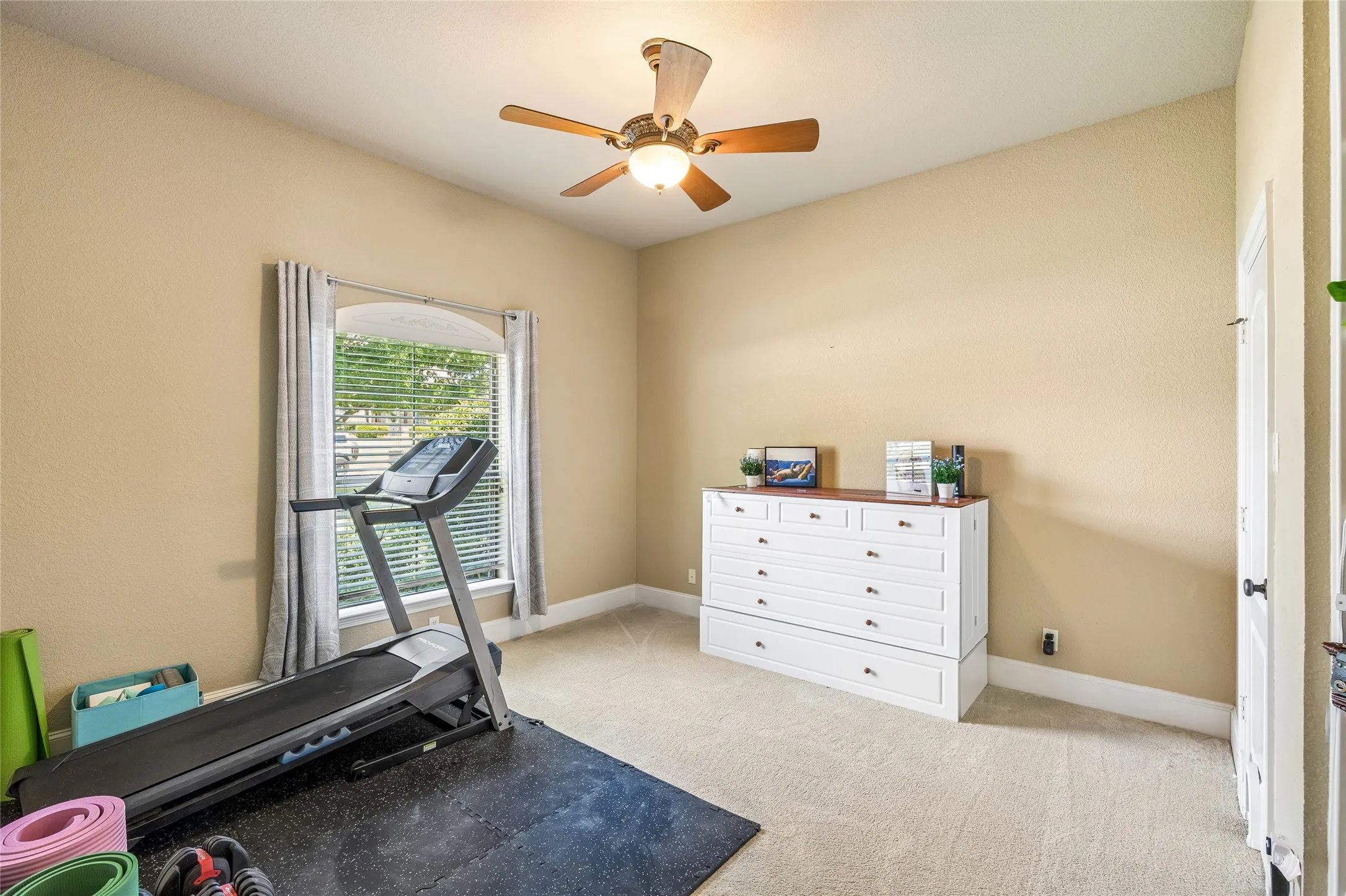 Single Family Residence For Sale in Ellis County , 1720 Ashington Place, Midlothian, Texas 76065, 4 Bedroom, 3 Bathroom, 2 Garage spaces, 2,442 Sqft, built in 2004, mls#21346763, Real Estate Agent in Midlothian, Homes For Sale in Ellis county, Homes For Sale in Midlothian, Realtor in Midlothian Texas, Real Estate Brokerage Independent Realty Texas, Luminita Cordes Realtor