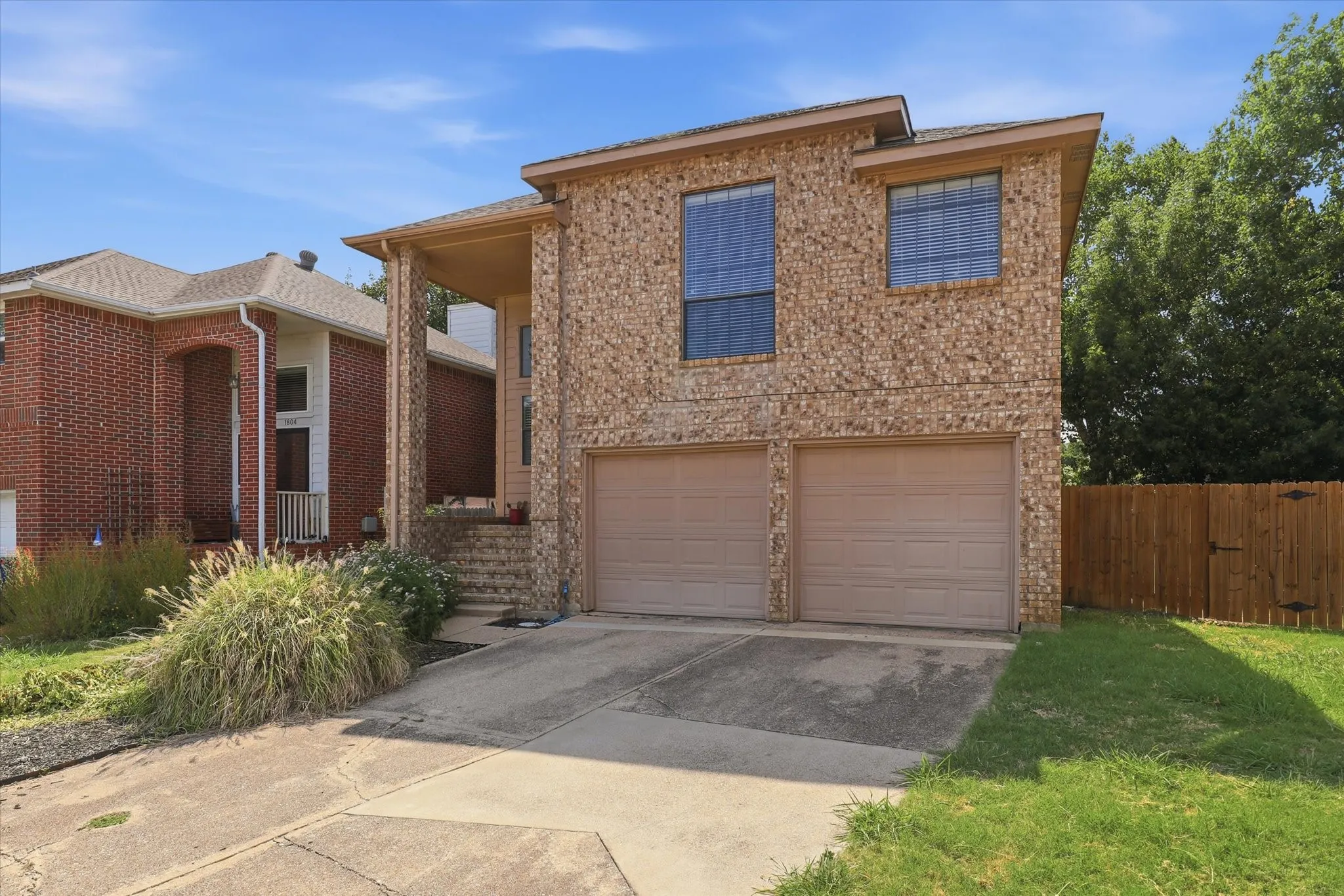 Single Family Residence For Sale in Denton County , 1806 Cactus Circle, Lewisville, Texas 75077, 3 Bedroom, 2 Bathroom, 2 Garage spaces, 1,566 Sqft, built in 1987, mls#21346487, Real Estate Agent in Lewisville, Homes For Sale in Denton county, Homes For Sale in Lewisville, Realtor in Lewisville Texas, Real Estate Brokerage Independent Realty Texas, Luminita Cordes Realtor