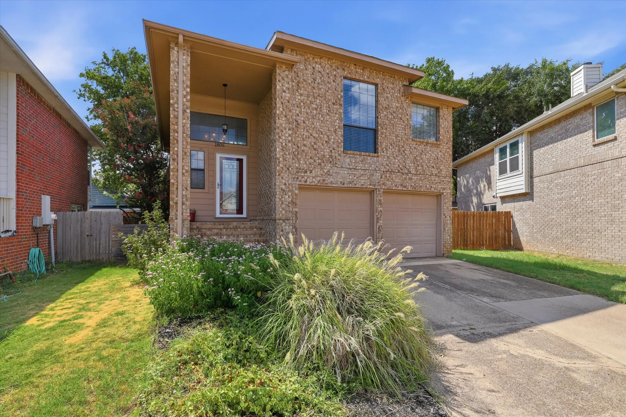 Single Family Residence For Sale in Denton County , 1806 Cactus Circle, Lewisville, Texas 75077, 3 Bedroom, 2 Bathroom, 2 Garage spaces, 1,566 Sqft, built in 1987, mls#21346487, Real Estate Agent in Lewisville, Homes For Sale in Denton county, Homes For Sale in Lewisville, Realtor in Lewisville Texas, Real Estate Brokerage Independent Realty Texas, Luminita Cordes Realtor