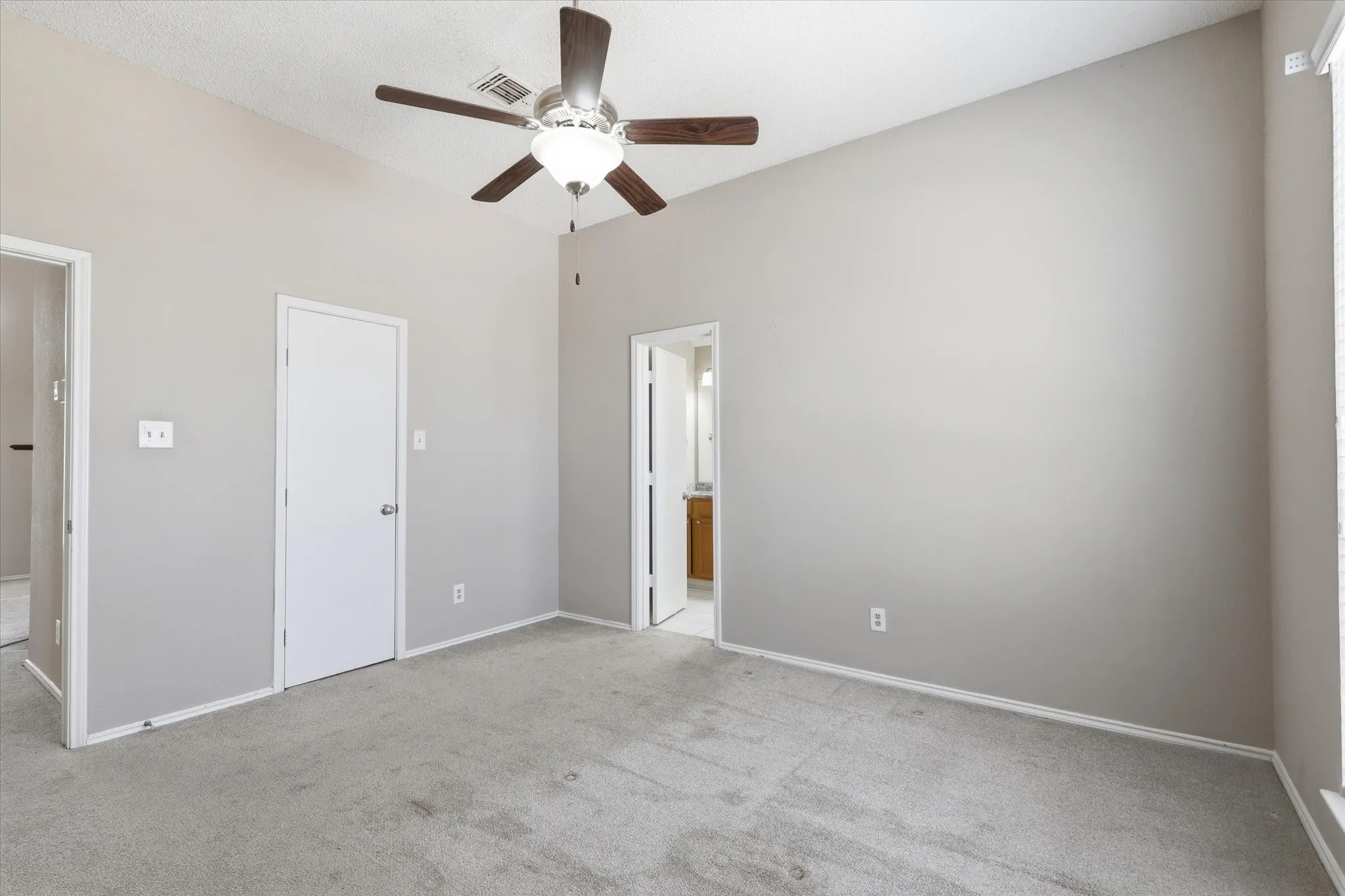 Single Family Residence For Sale in Denton County , 1806 Cactus Circle, Lewisville, Texas 75077, 3 Bedroom, 2 Bathroom, 2 Garage spaces, 1,566 Sqft, built in 1987, mls#21346487, Real Estate Agent in Lewisville, Homes For Sale in Denton county, Homes For Sale in Lewisville, Realtor in Lewisville Texas, Real Estate Brokerage Independent Realty Texas, Luminita Cordes Realtor