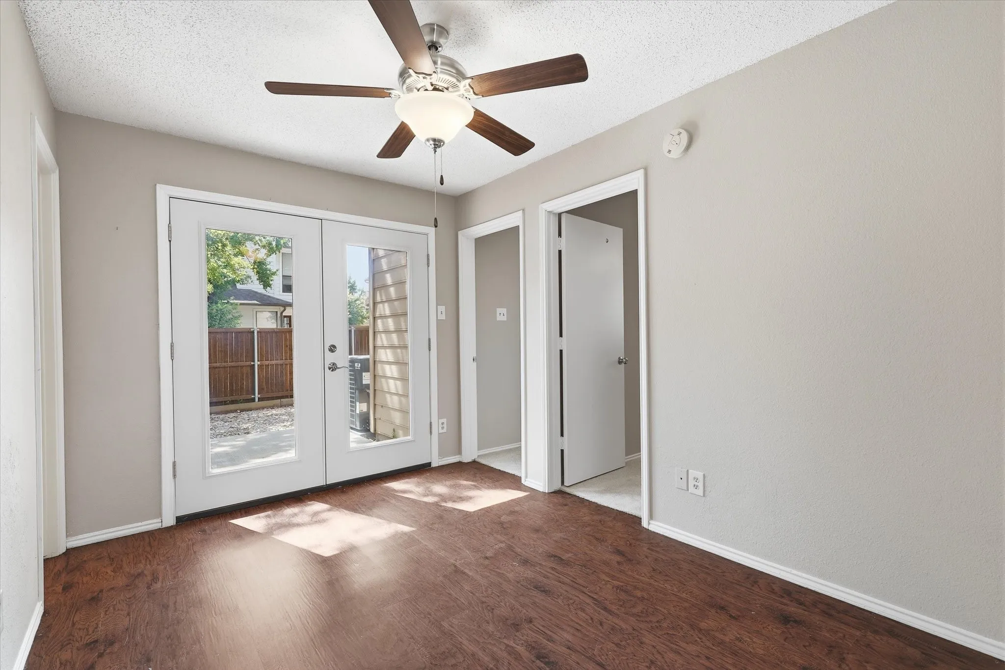 Single Family Residence For Sale in Denton County , 1806 Cactus Circle, Lewisville, Texas 75077, 3 Bedroom, 2 Bathroom, 2 Garage spaces, 1,566 Sqft, built in 1987, mls#21346487, Real Estate Agent in Lewisville, Homes For Sale in Denton county, Homes For Sale in Lewisville, Realtor in Lewisville Texas, Real Estate Brokerage Independent Realty Texas, Luminita Cordes Realtor