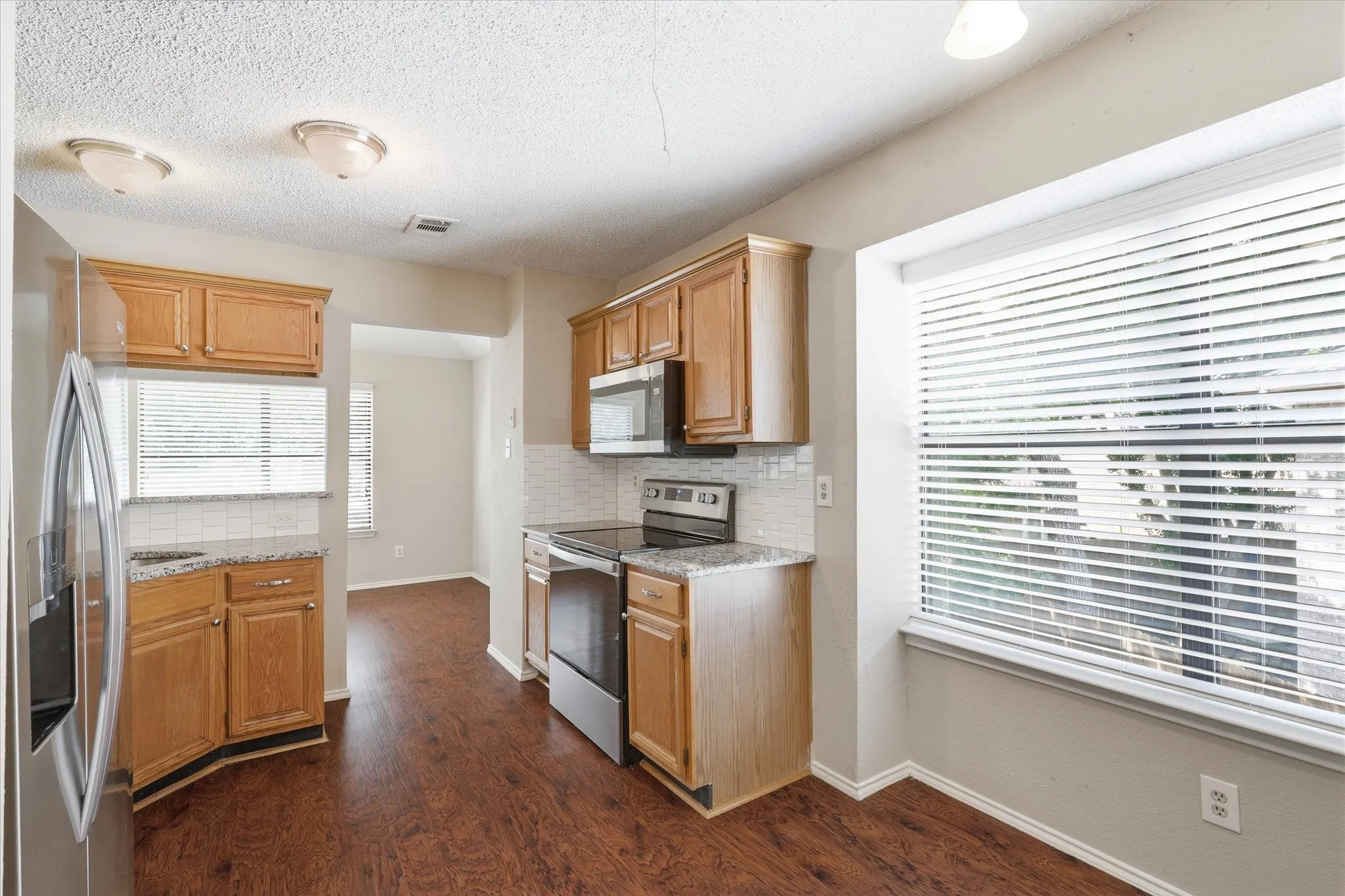 Single Family Residence For Sale in Denton County , 1806 Cactus Circle, Lewisville, Texas 75077, 3 Bedroom, 2 Bathroom, 2 Garage spaces, 1,566 Sqft, built in 1987, mls#21346487, Real Estate Agent in Lewisville, Homes For Sale in Denton county, Homes For Sale in Lewisville, Realtor in Lewisville Texas, Real Estate Brokerage Independent Realty Texas, Luminita Cordes Realtor