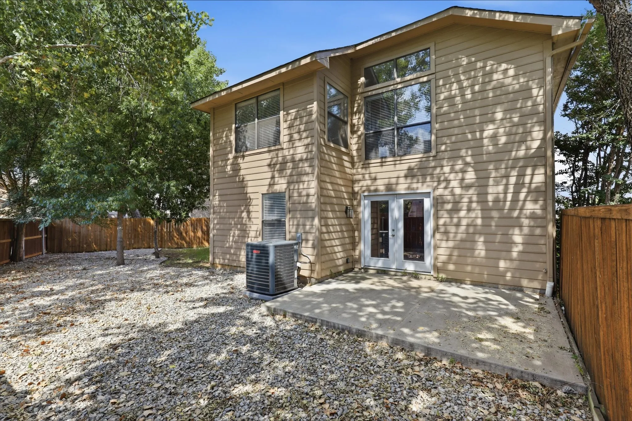 Single Family Residence For Sale in Denton County , 1806 Cactus Circle, Lewisville, Texas 75077, 3 Bedroom, 2 Bathroom, 2 Garage spaces, 1,566 Sqft, built in 1987, mls#21346487, Real Estate Agent in Lewisville, Homes For Sale in Denton county, Homes For Sale in Lewisville, Realtor in Lewisville Texas, Real Estate Brokerage Independent Realty Texas, Luminita Cordes Realtor