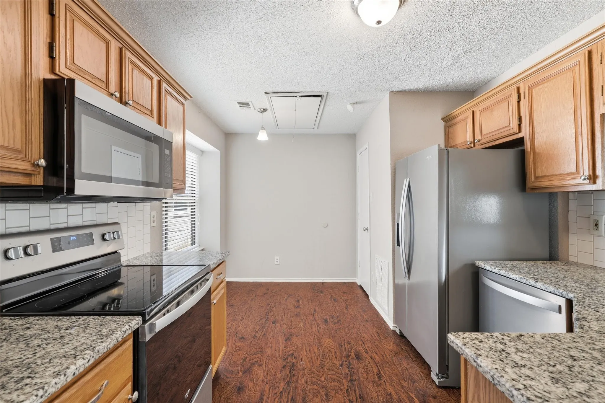 Single Family Residence For Sale in Denton County , 1806 Cactus Circle, Lewisville, Texas 75077, 3 Bedroom, 2 Bathroom, 2 Garage spaces, 1,566 Sqft, built in 1987, mls#21346487, Real Estate Agent in Lewisville, Homes For Sale in Denton county, Homes For Sale in Lewisville, Realtor in Lewisville Texas, Real Estate Brokerage Independent Realty Texas, Luminita Cordes Realtor