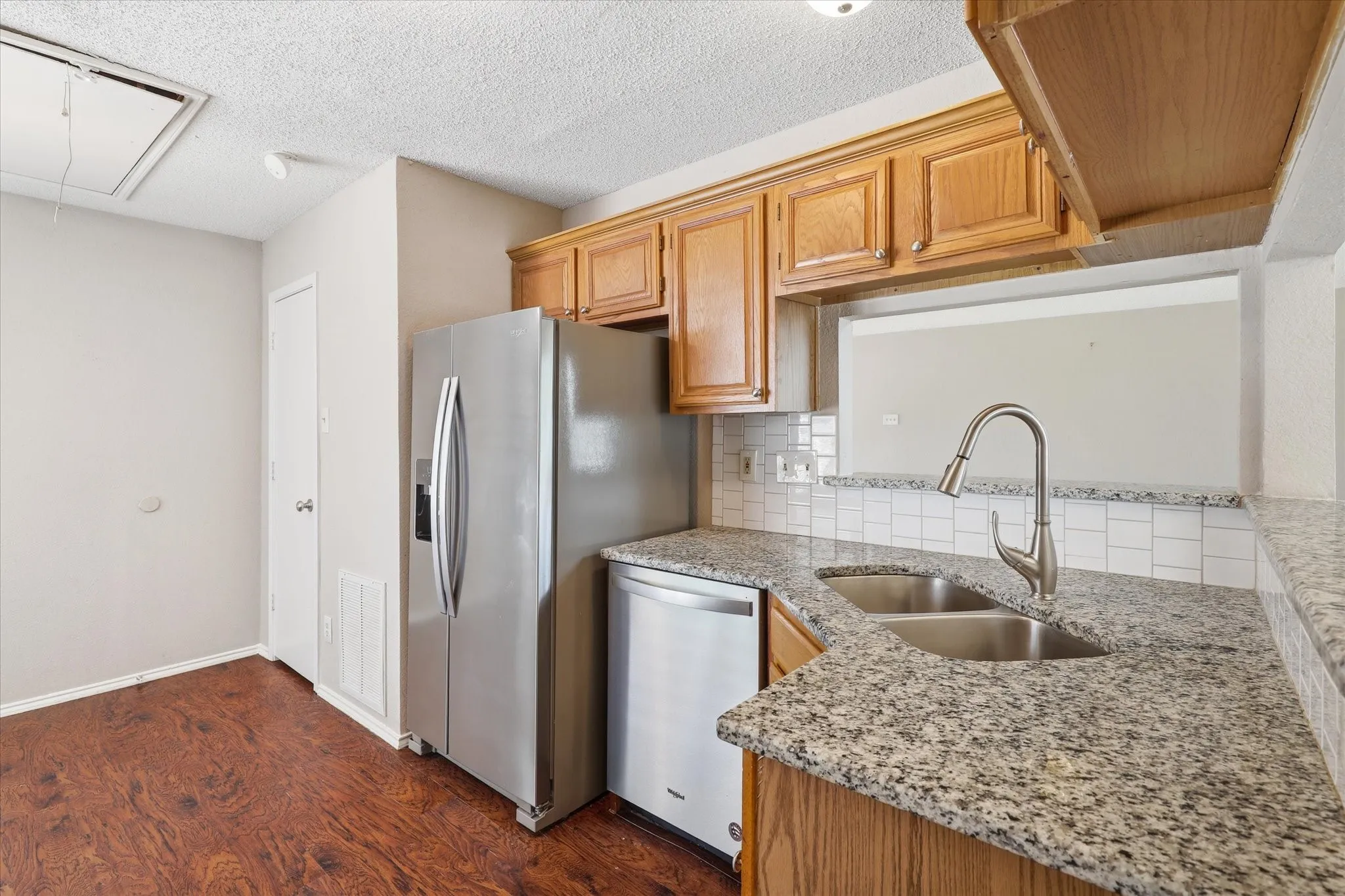 Single Family Residence For Sale in Denton County , 1806 Cactus Circle, Lewisville, Texas 75077, 3 Bedroom, 2 Bathroom, 2 Garage spaces, 1,566 Sqft, built in 1987, mls#21346487, Real Estate Agent in Lewisville, Homes For Sale in Denton county, Homes For Sale in Lewisville, Realtor in Lewisville Texas, Real Estate Brokerage Independent Realty Texas, Luminita Cordes Realtor