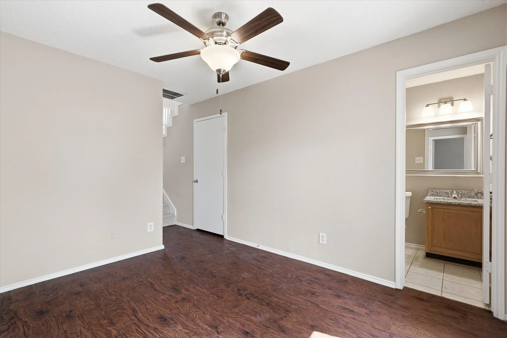 Single Family Residence For Sale in Denton County , 1806 Cactus Circle, Lewisville, Texas 75077, 3 Bedroom, 2 Bathroom, 2 Garage spaces, 1,566 Sqft, built in 1987, mls#21346487, Real Estate Agent in Lewisville, Homes For Sale in Denton county, Homes For Sale in Lewisville, Realtor in Lewisville Texas, Real Estate Brokerage Independent Realty Texas, Luminita Cordes Realtor