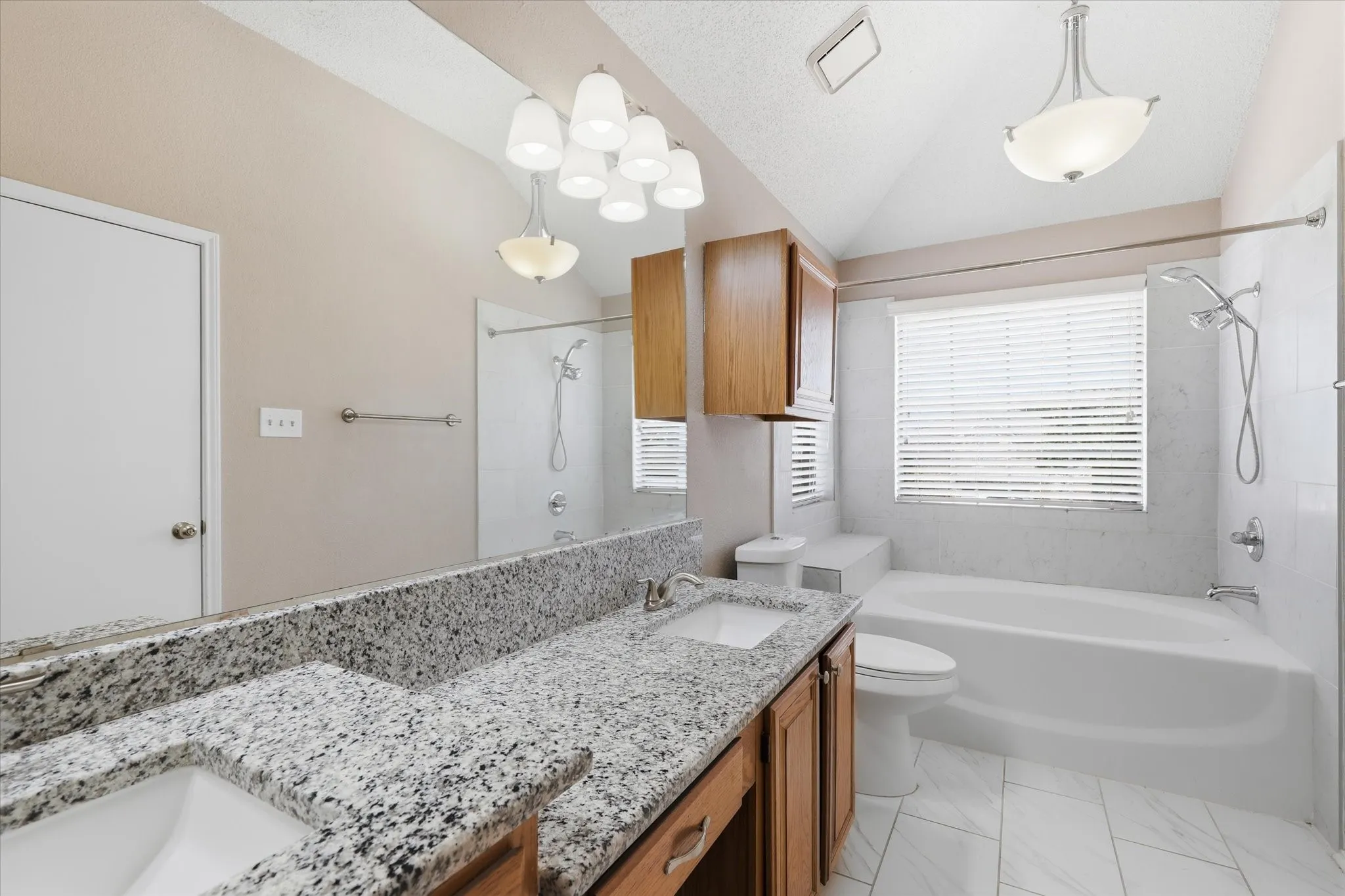 Single Family Residence For Sale in Denton County , 1806 Cactus Circle, Lewisville, Texas 75077, 3 Bedroom, 2 Bathroom, 2 Garage spaces, 1,566 Sqft, built in 1987, mls#21346487, Real Estate Agent in Lewisville, Homes For Sale in Denton county, Homes For Sale in Lewisville, Realtor in Lewisville Texas, Real Estate Brokerage Independent Realty Texas, Luminita Cordes Realtor
