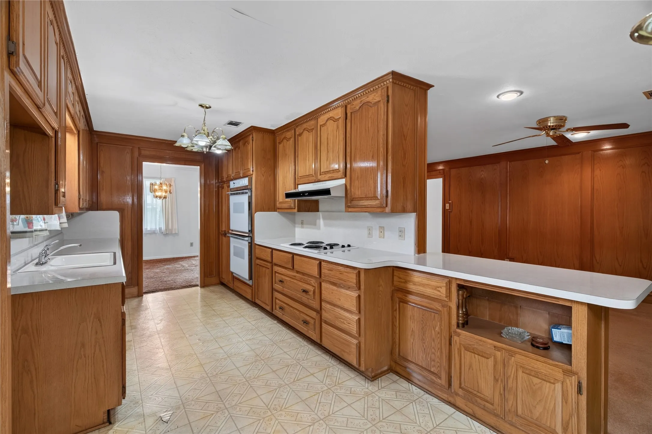Single Family Residence For Sale in Dallas County , 1605 Weathered Street, Irving, Texas 75062, 4 Bedroom, 2 Bathroom, 2 Garage spaces, 2,212 Sqft, built in 1965, mls#21347596, Real Estate Agent in Irving, Homes For Sale in Dallas county, Homes For Sale in Irving, Realtor in Irving Texas, Real Estate Brokerage Independent Realty Texas, Luminita Cordes Realtor