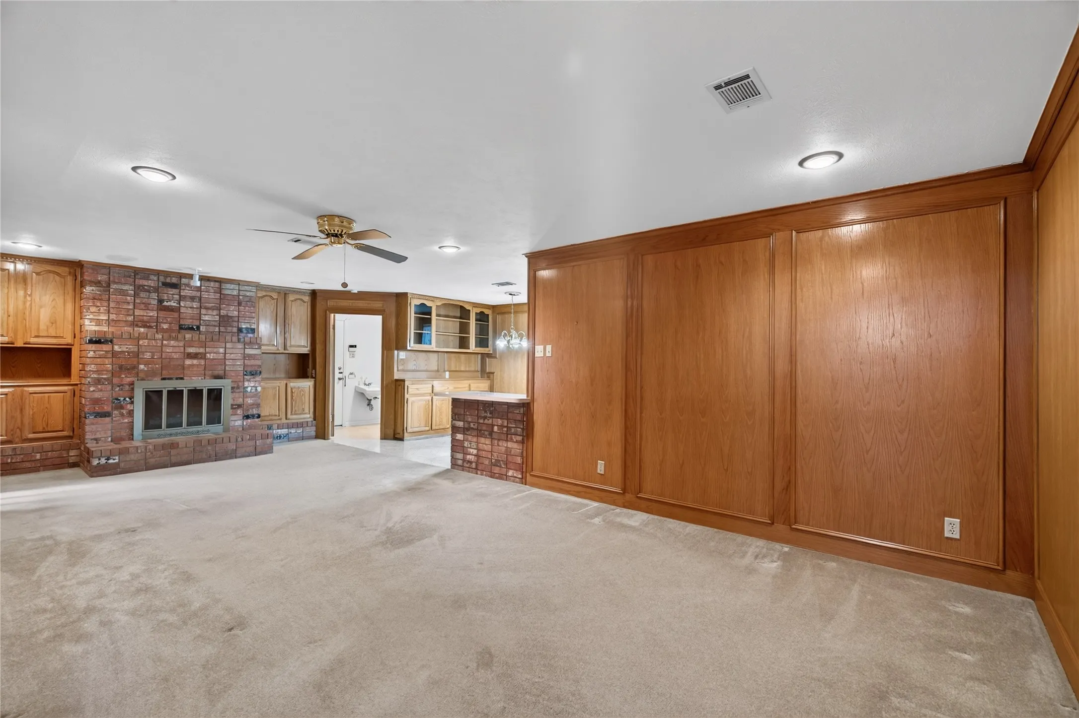Single Family Residence For Sale in Dallas County , 1605 Weathered Street, Irving, Texas 75062, 4 Bedroom, 2 Bathroom, 2 Garage spaces, 2,212 Sqft, built in 1965, mls#21347596, Real Estate Agent in Irving, Homes For Sale in Dallas county, Homes For Sale in Irving, Realtor in Irving Texas, Real Estate Brokerage Independent Realty Texas, Luminita Cordes Realtor
