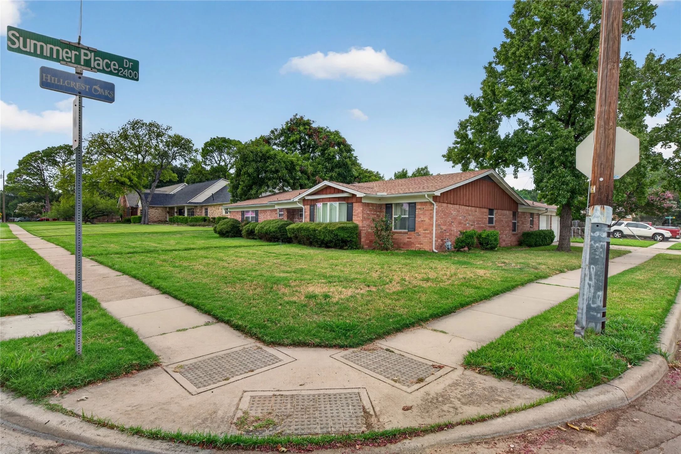 Single Family Residence For Sale in Dallas County , 1605 Weathered Street, Irving, Texas 75062, 4 Bedroom, 2 Bathroom, 2 Garage spaces, 2,212 Sqft, built in 1965, mls#21347596, Real Estate Agent in Irving, Homes For Sale in Dallas county, Homes For Sale in Irving, Realtor in Irving Texas, Real Estate Brokerage Independent Realty Texas, Luminita Cordes Realtor