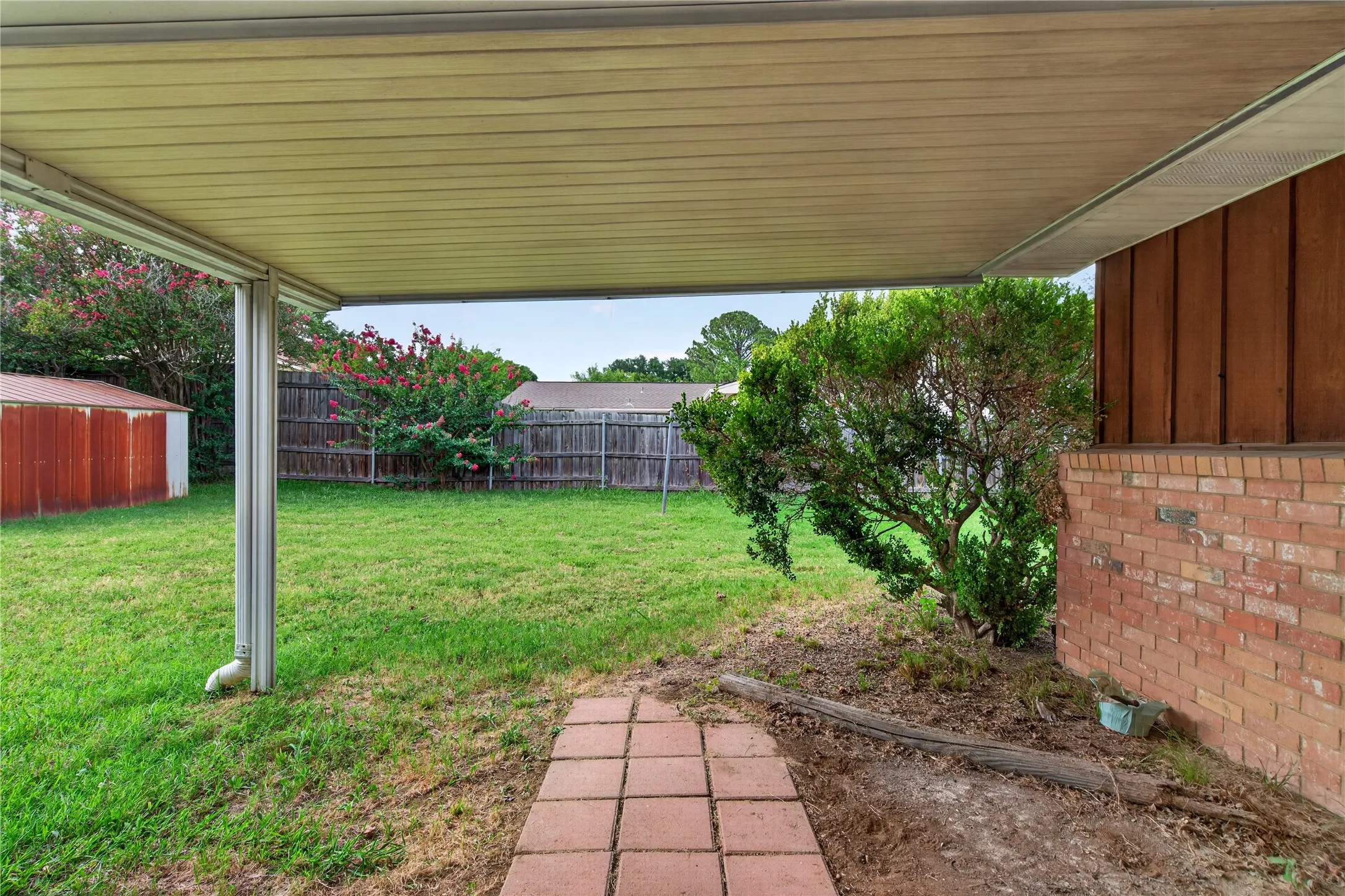 Single Family Residence For Sale in Dallas County , 1605 Weathered Street, Irving, Texas 75062, 4 Bedroom, 2 Bathroom, 2 Garage spaces, 2,212 Sqft, built in 1965, mls#21347596, Real Estate Agent in Irving, Homes For Sale in Dallas county, Homes For Sale in Irving, Realtor in Irving Texas, Real Estate Brokerage Independent Realty Texas, Luminita Cordes Realtor