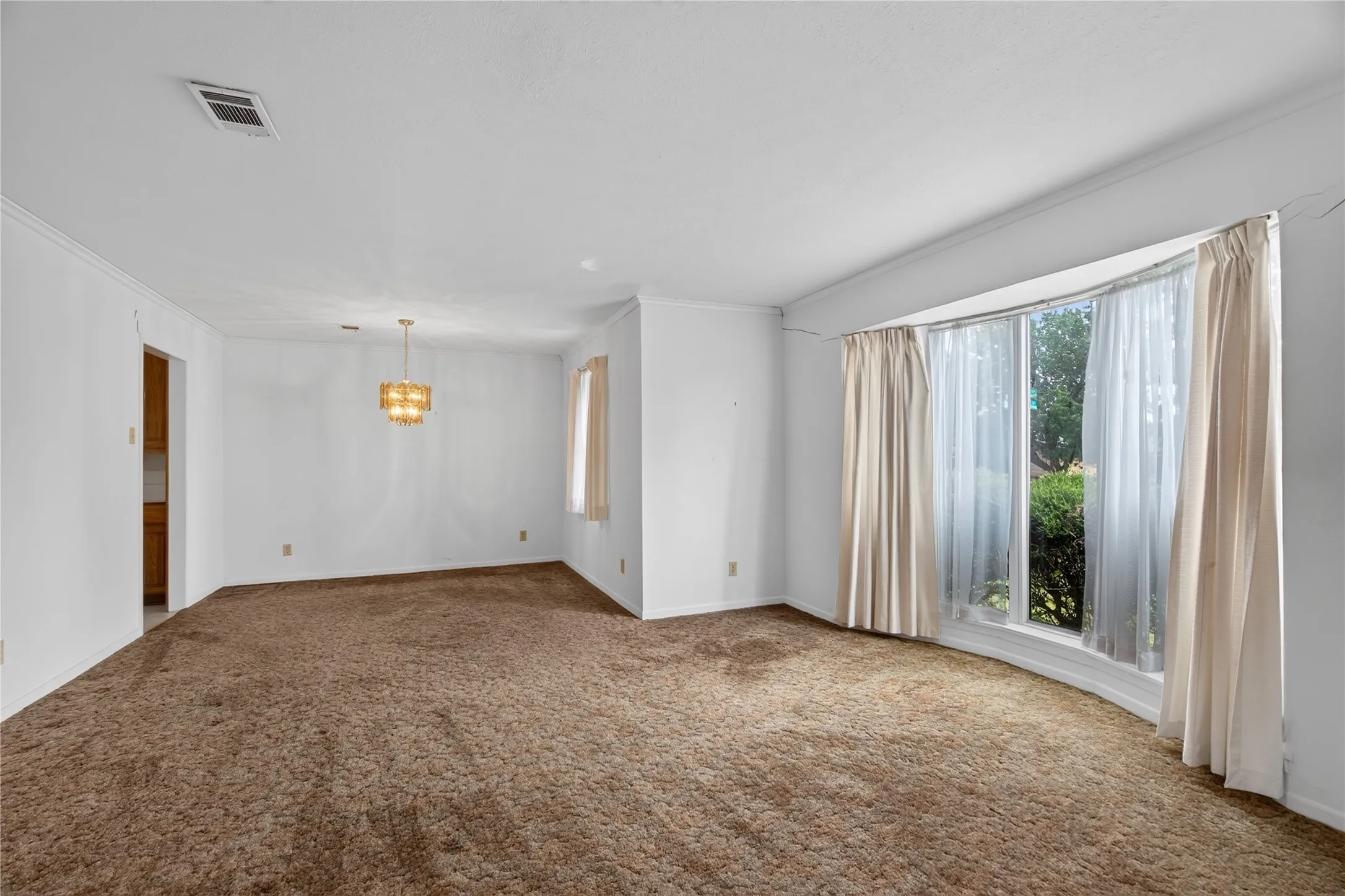 Single Family Residence For Sale in Dallas County , 1605 Weathered Street, Irving, Texas 75062, 4 Bedroom, 2 Bathroom, 2 Garage spaces, 2,212 Sqft, built in 1965, mls#21347596, Real Estate Agent in Irving, Homes For Sale in Dallas county, Homes For Sale in Irving, Realtor in Irving Texas, Real Estate Brokerage Independent Realty Texas, Luminita Cordes Realtor