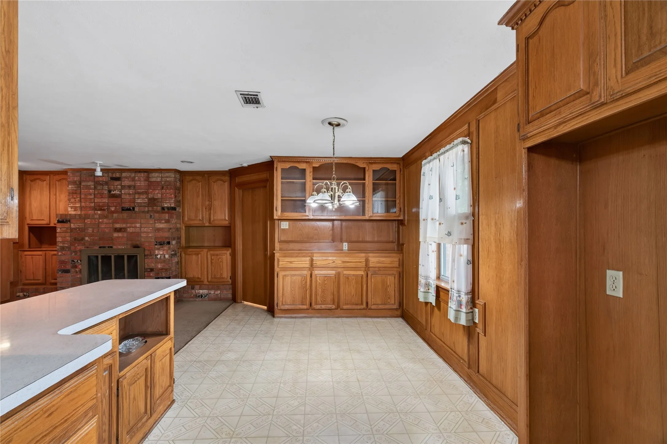 Single Family Residence For Sale in Dallas County , 1605 Weathered Street, Irving, Texas 75062, 4 Bedroom, 2 Bathroom, 2 Garage spaces, 2,212 Sqft, built in 1965, mls#21347596, Real Estate Agent in Irving, Homes For Sale in Dallas county, Homes For Sale in Irving, Realtor in Irving Texas, Real Estate Brokerage Independent Realty Texas, Luminita Cordes Realtor