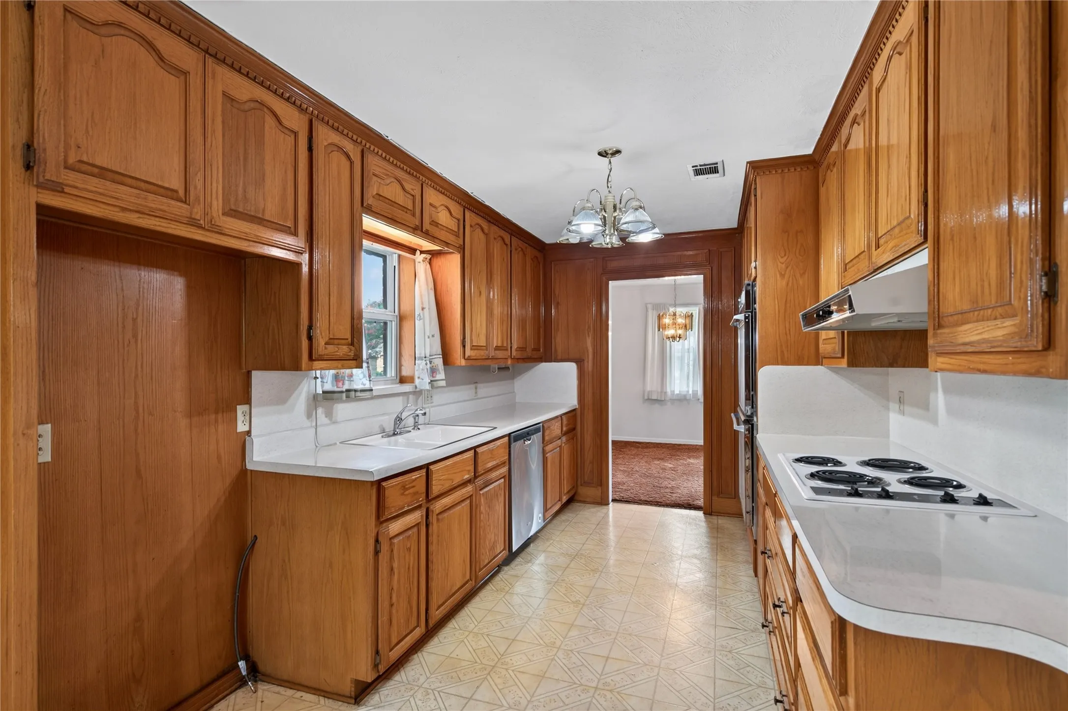 Single Family Residence For Sale in Dallas County , 1605 Weathered Street, Irving, Texas 75062, 4 Bedroom, 2 Bathroom, 2 Garage spaces, 2,212 Sqft, built in 1965, mls#21347596, Real Estate Agent in Irving, Homes For Sale in Dallas county, Homes For Sale in Irving, Realtor in Irving Texas, Real Estate Brokerage Independent Realty Texas, Luminita Cordes Realtor