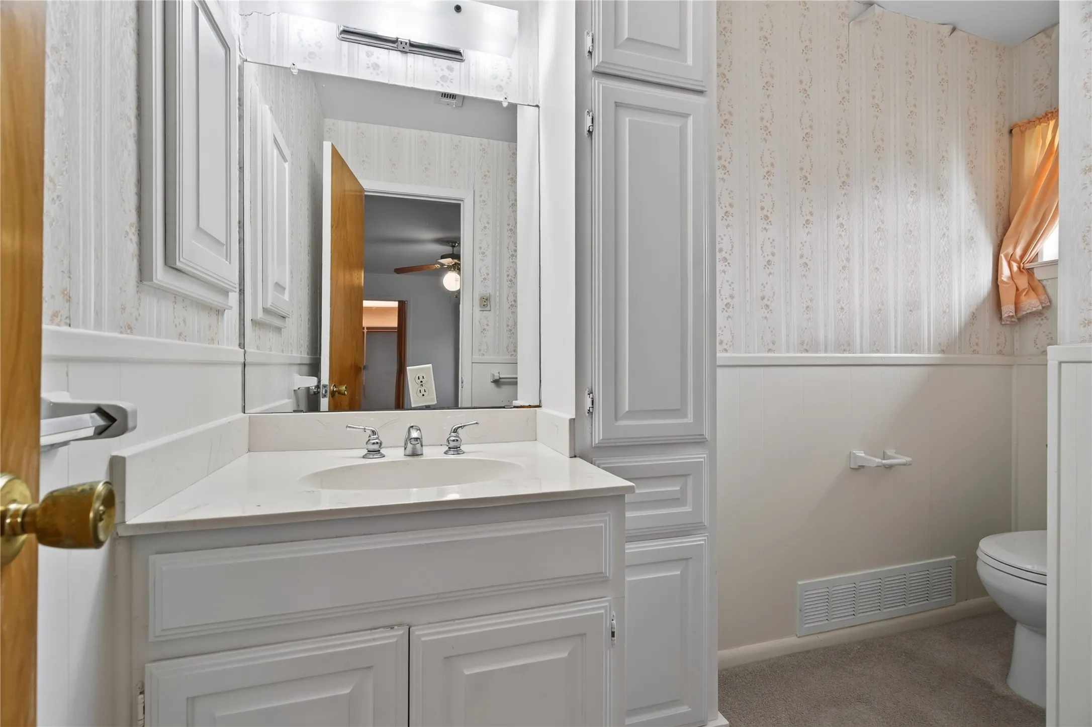 Single Family Residence For Sale in Dallas County , 1605 Weathered Street, Irving, Texas 75062, 4 Bedroom, 2 Bathroom, 2 Garage spaces, 2,212 Sqft, built in 1965, mls#21347596, Real Estate Agent in Irving, Homes For Sale in Dallas county, Homes For Sale in Irving, Realtor in Irving Texas, Real Estate Brokerage Independent Realty Texas, Luminita Cordes Realtor