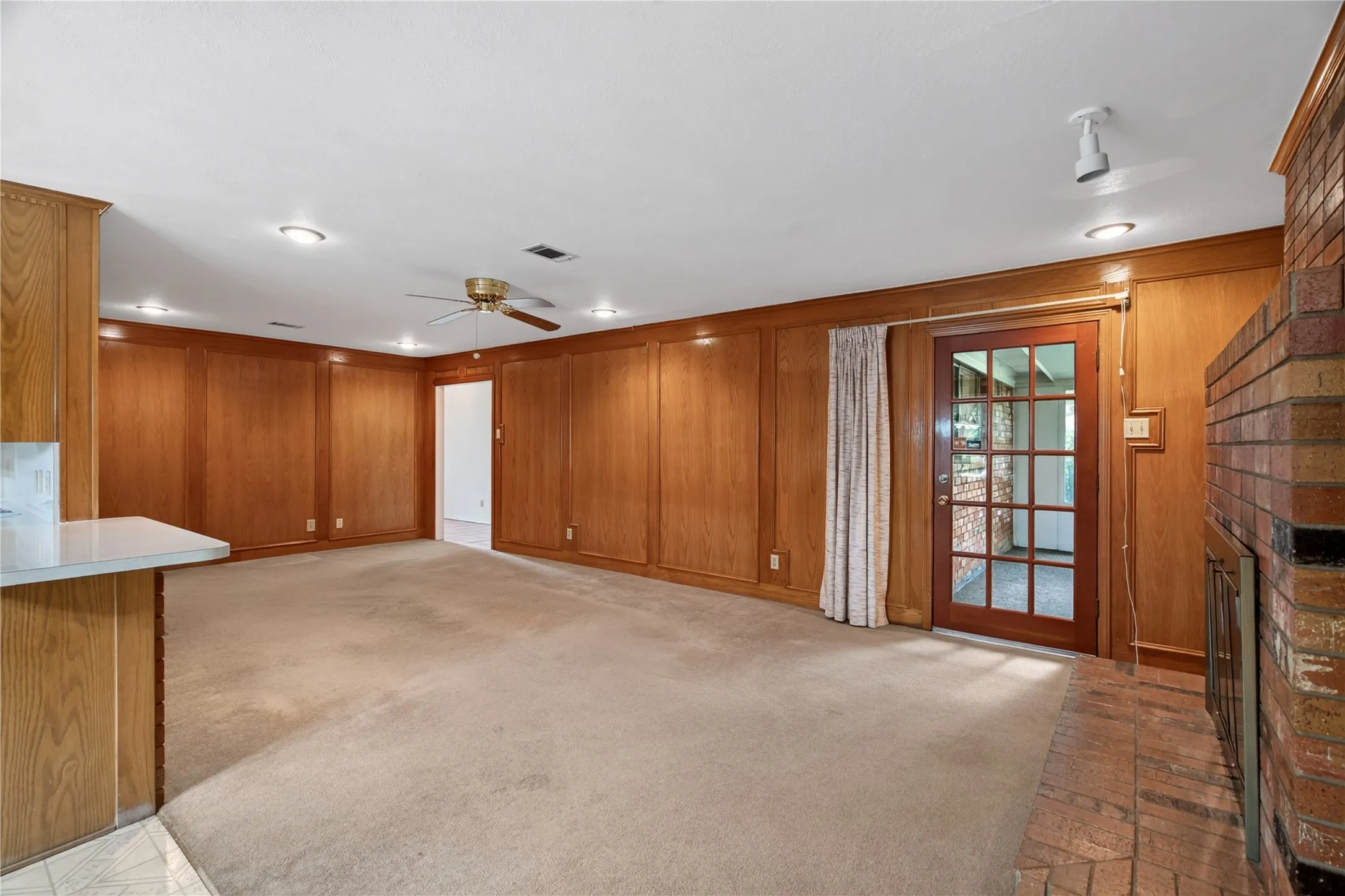 Single Family Residence For Sale in Dallas County , 1605 Weathered Street, Irving, Texas 75062, 4 Bedroom, 2 Bathroom, 2 Garage spaces, 2,212 Sqft, built in 1965, mls#21347596, Real Estate Agent in Irving, Homes For Sale in Dallas county, Homes For Sale in Irving, Realtor in Irving Texas, Real Estate Brokerage Independent Realty Texas, Luminita Cordes Realtor