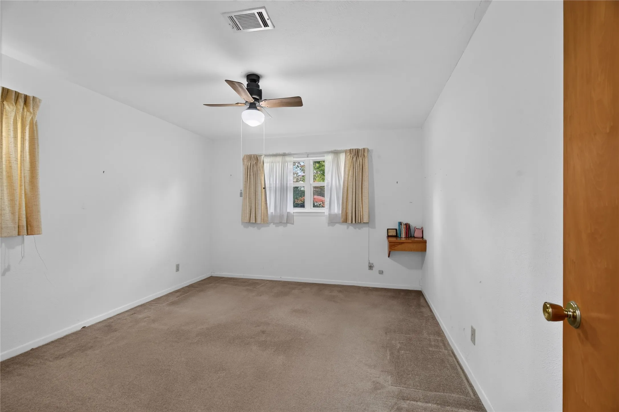 Single Family Residence For Sale in Dallas County , 1605 Weathered Street, Irving, Texas 75062, 4 Bedroom, 2 Bathroom, 2 Garage spaces, 2,212 Sqft, built in 1965, mls#21347596, Real Estate Agent in Irving, Homes For Sale in Dallas county, Homes For Sale in Irving, Realtor in Irving Texas, Real Estate Brokerage Independent Realty Texas, Luminita Cordes Realtor