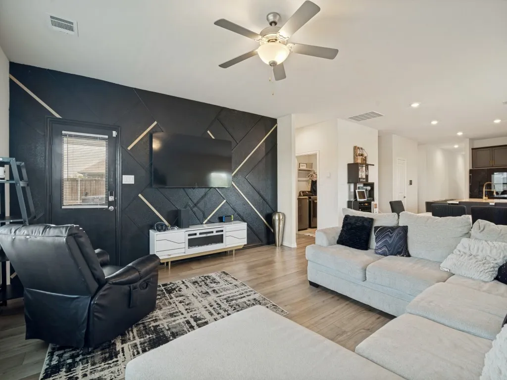 Single Family Residence For Sale in Kaufman County , 1118 Spectra Drive, Forney, Texas 75126, 4 Bedroom, 3 Bathroom, 2 Garage spaces, 2,680 Sqft, built in 2022, Price $375,000, mls#21347434, Real Estate Agent in Forney, Homes For Sale in Kaufman county, Homes For Sale in Forney, Realtor in Forney Texas, Real Estate Brokerage Independent Realty Texas, Luminita Cordes Realtor