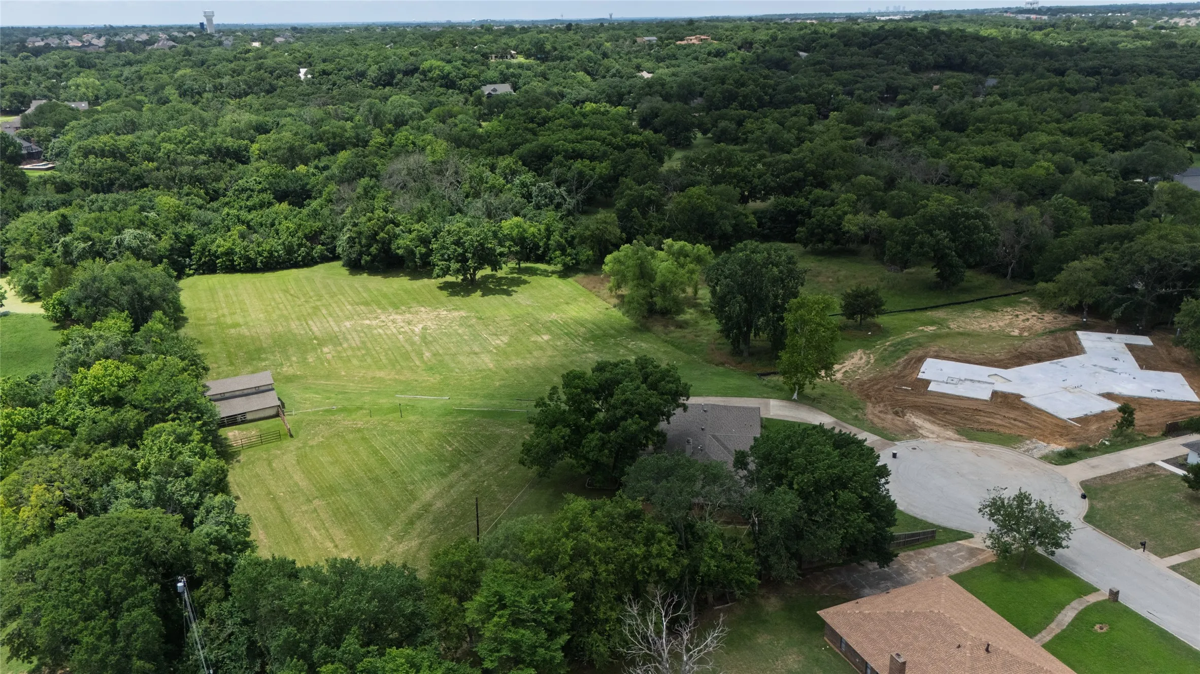 Single Family Residence For Sale in Tarrant County , 1215 Oakwood Trail, Southlake, Texas 76092, 4 Bedroom, 3 Bathroom, 2 Garage spaces, 2,700 Sqft, built in 1980, mls#21343826, Real Estate Agent in Southlake, Homes For Sale in Tarrant county, Homes For Sale in Southlake, Realtor in Southlake Texas, Real Estate Brokerage Independent Realty Texas, Luminita Cordes Realtor