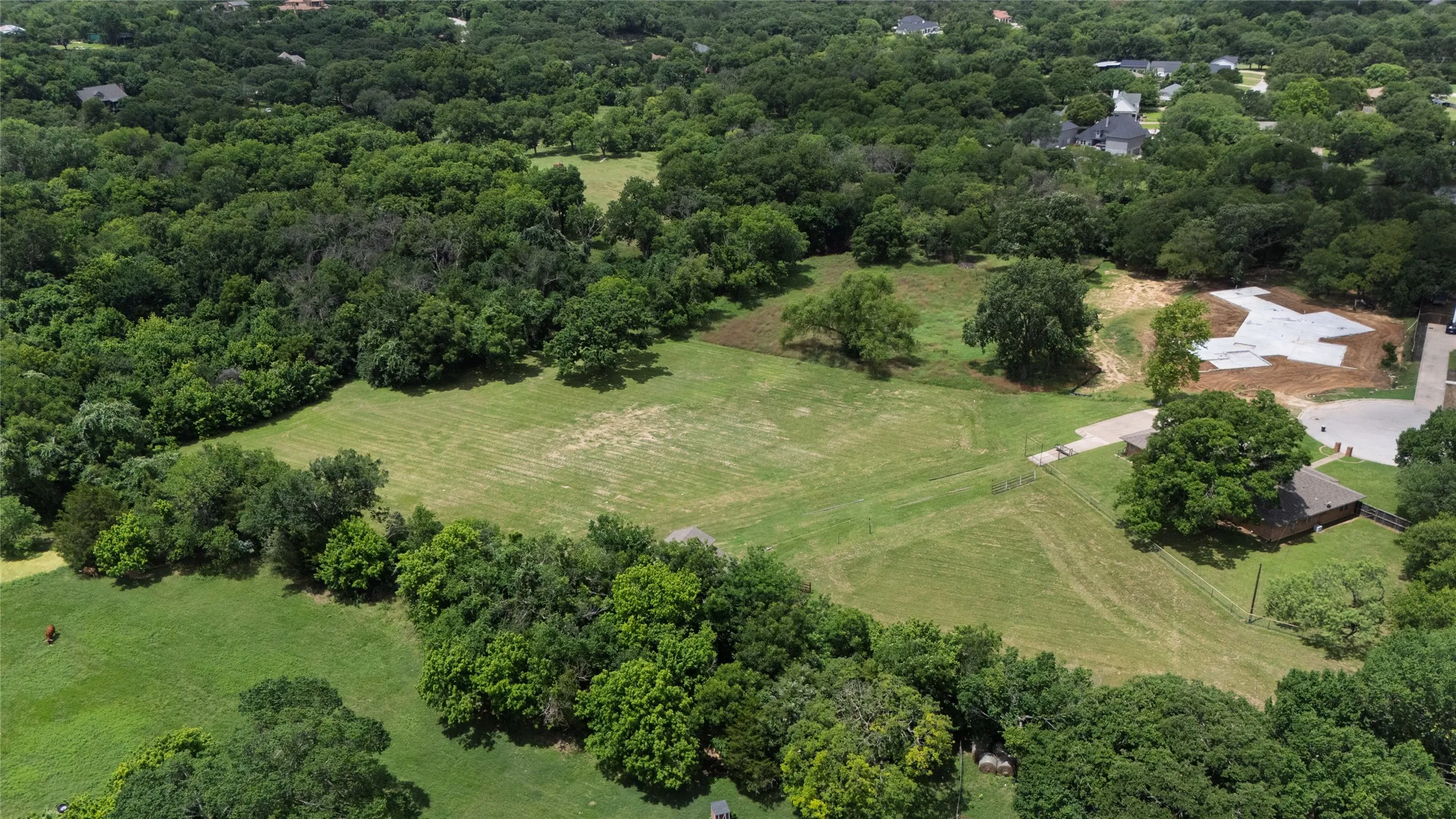 Single Family Residence For Sale in Tarrant County , 1215 Oakwood Trail, Southlake, Texas 76092, 4 Bedroom, 3 Bathroom, 2 Garage spaces, 2,700 Sqft, built in 1980, mls#21343826, Real Estate Agent in Southlake, Homes For Sale in Tarrant county, Homes For Sale in Southlake, Realtor in Southlake Texas, Real Estate Brokerage Independent Realty Texas, Luminita Cordes Realtor